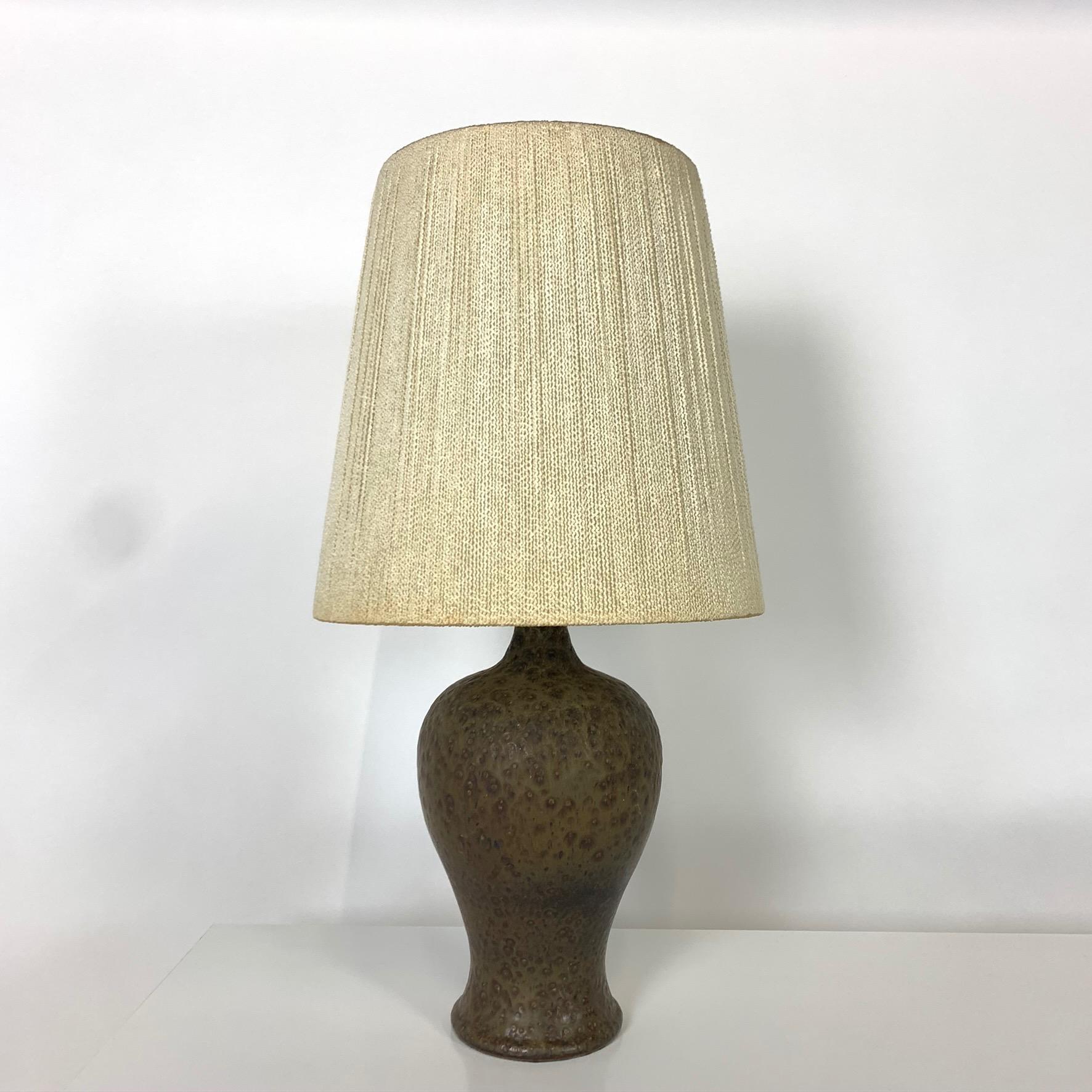 American Signed Lee Rosen Design Technics Textured Glaze Ceramic Lamp w Original Shade For Sale