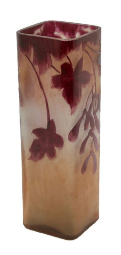 Vase en verre signé Legras:: série Rubis:: 1900-1914
