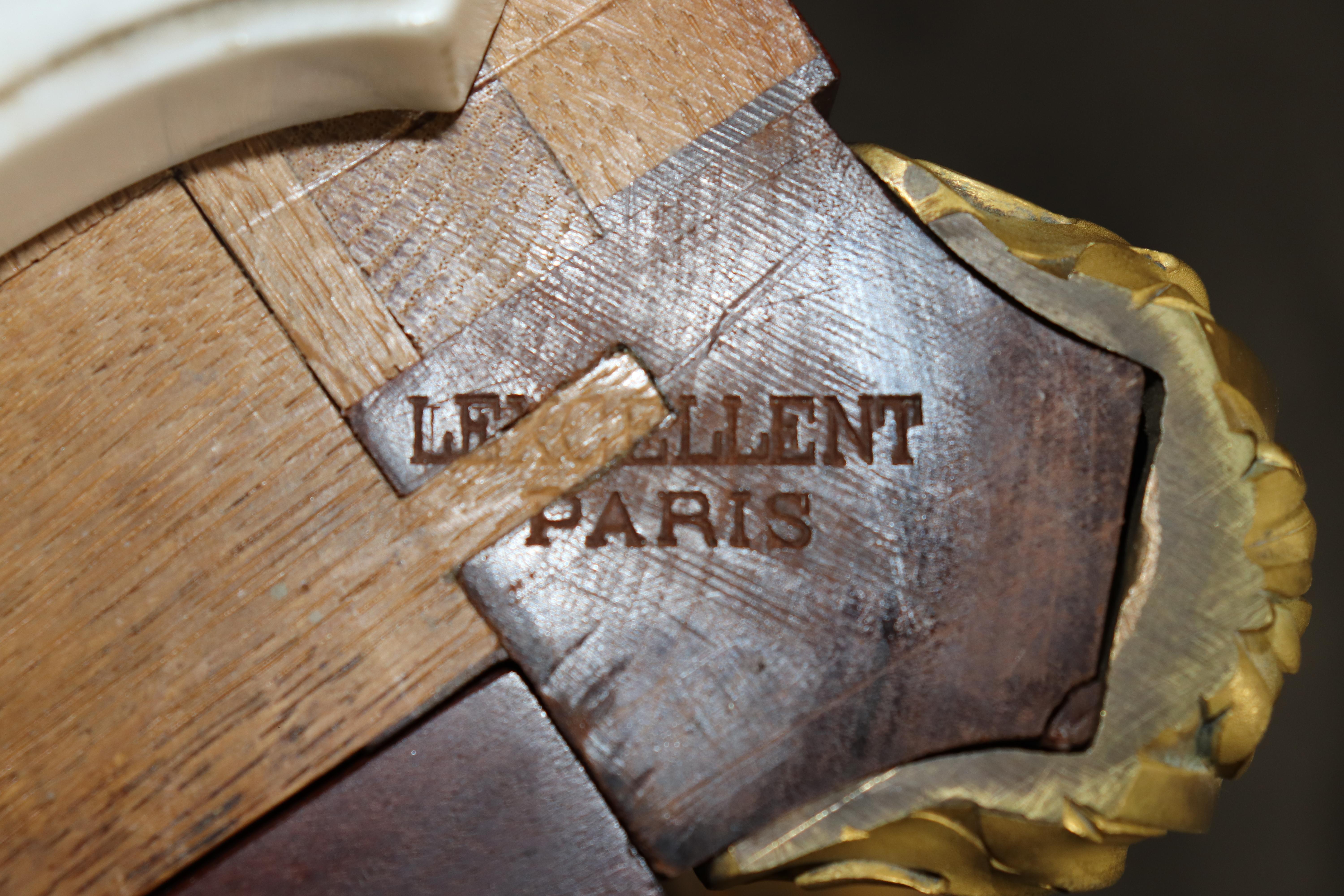 Luigi XV Firmato Lexcellent Superb Quality Louis XV Inlaid Marble Top Commode in vendita