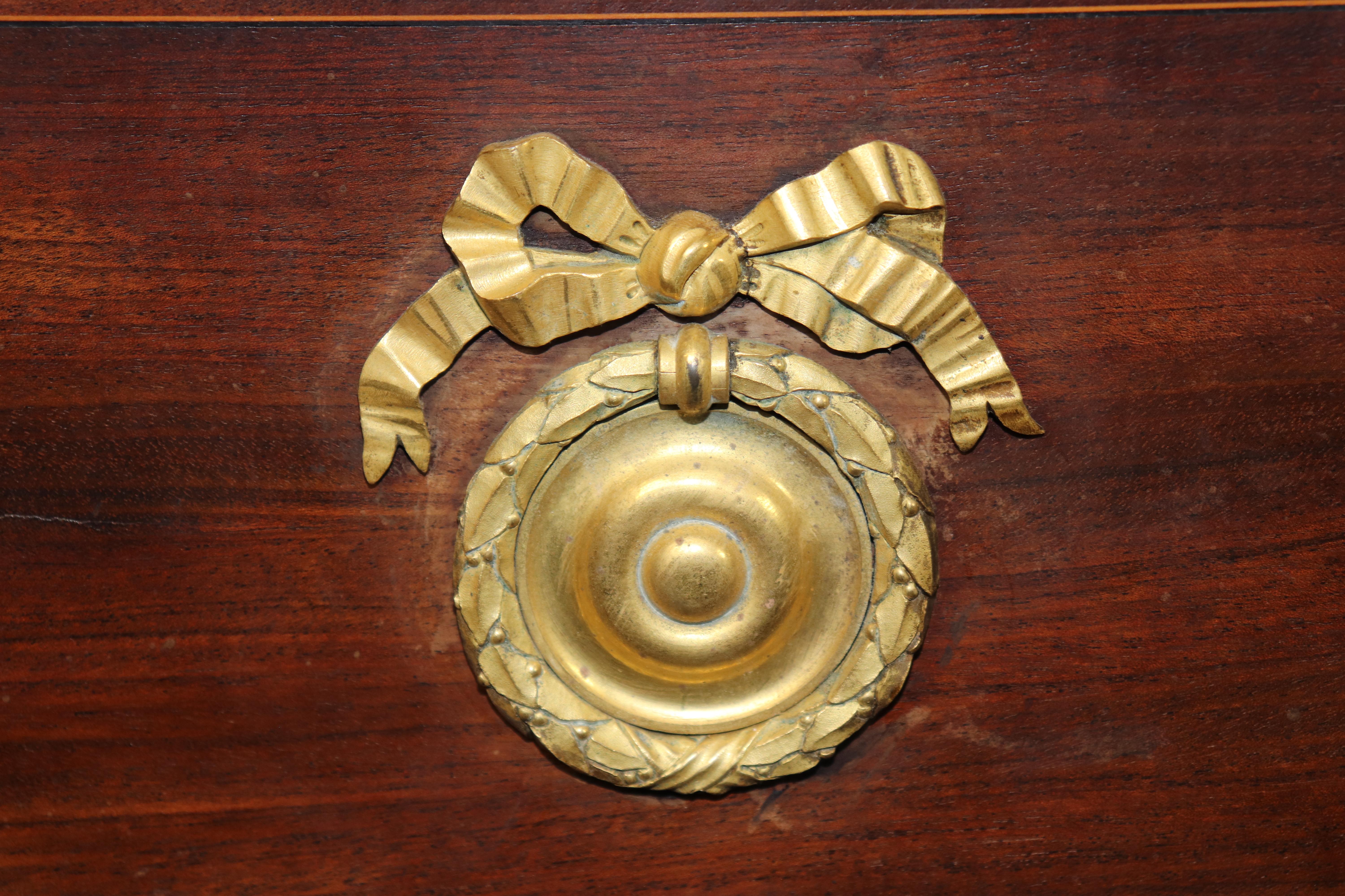 Firmato Lexcellent Superb Quality Louis XV Inlaid Marble Top Commode in vendita 2