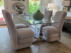 Table signée « Lion in Frost » en lucite et chrome avec plateau en verre