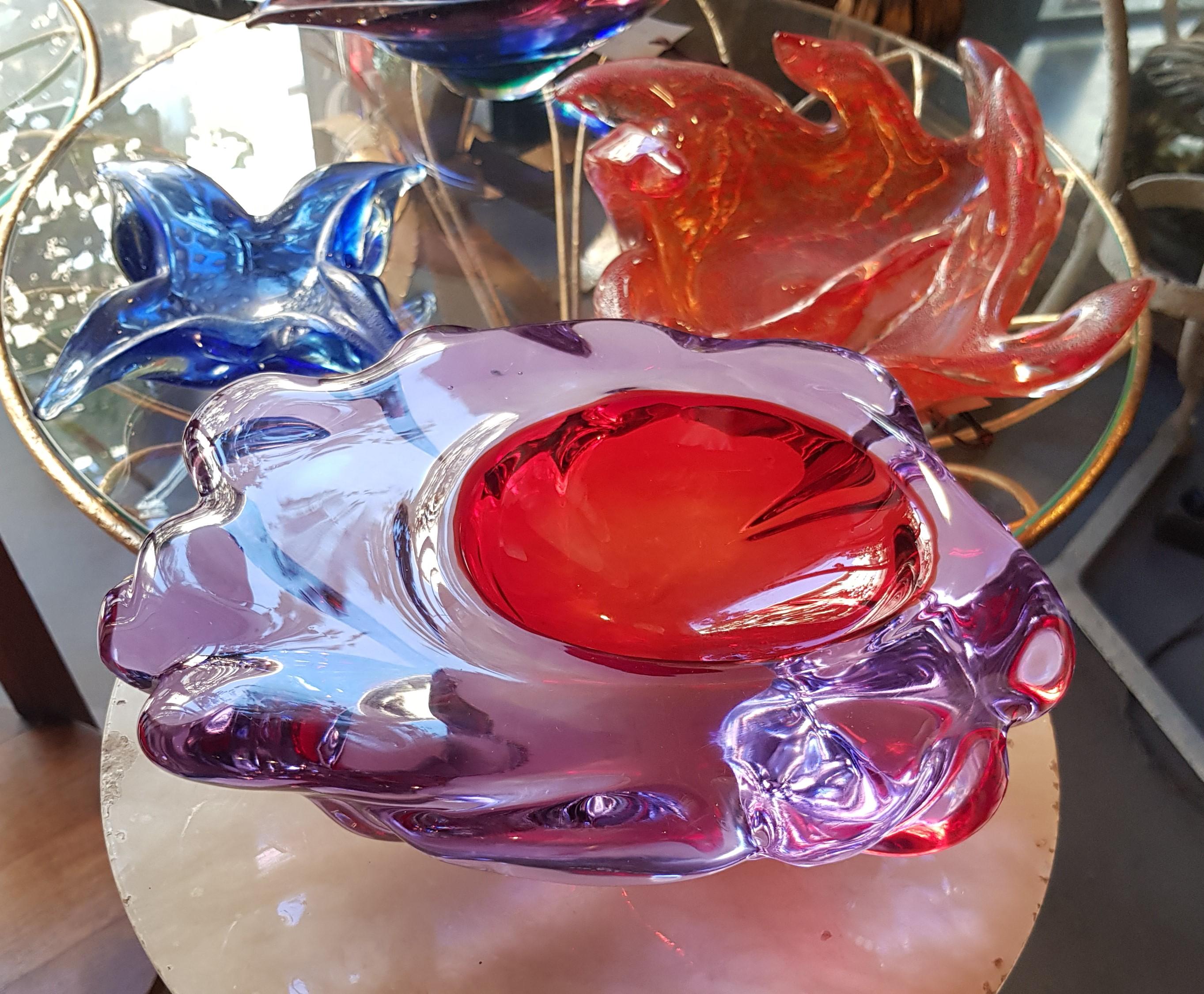 Italiano Ciotola in vetro artistico Livio Seguso Murano viola rosso blu alessandrite in vendita