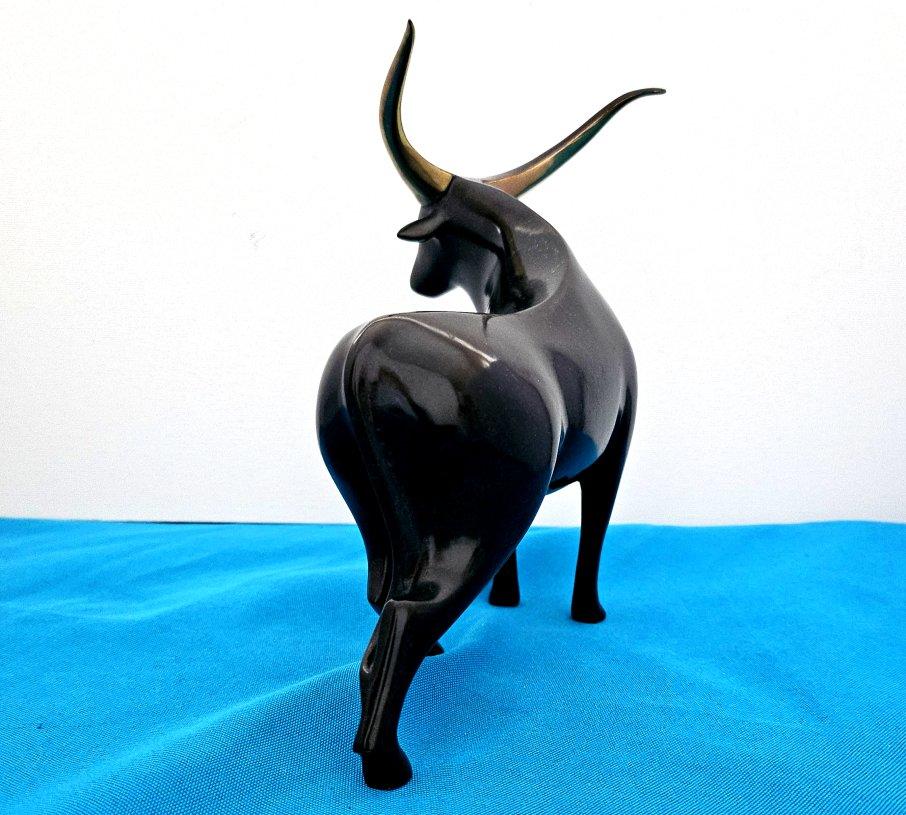 Scultura di toro in bronzo firmata Loet Vanderveen, 160/500 in vendita 2