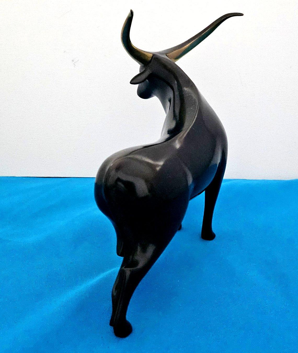 Scultura di toro in bronzo firmata Loet Vanderveen, 160/500 in vendita 3