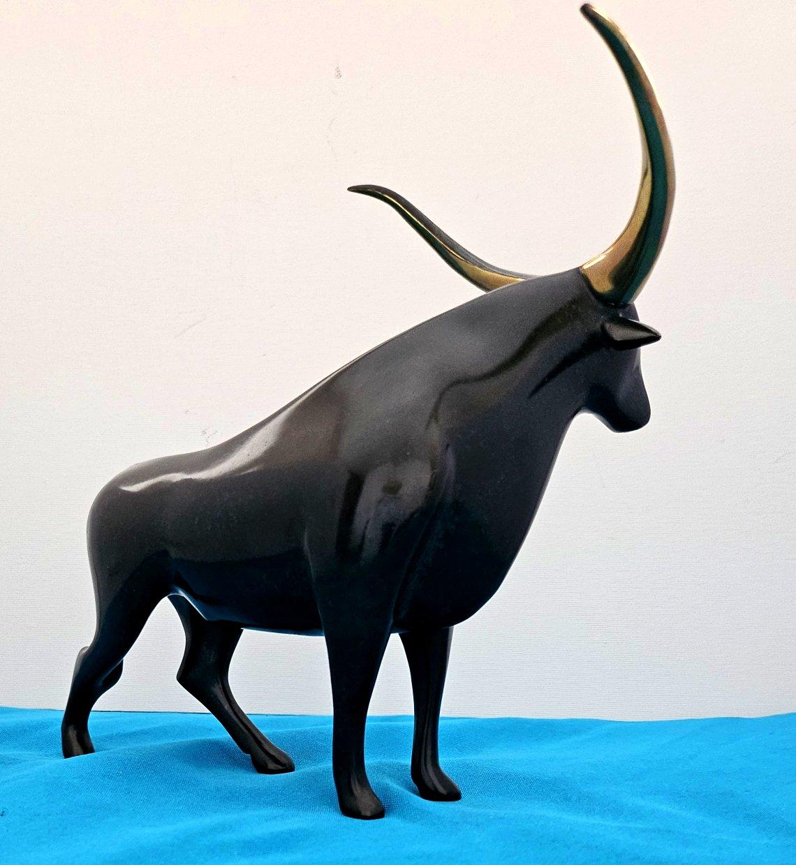 Scultura di toro in bronzo firmata Loet Vanderveen, 160/500 in vendita 6