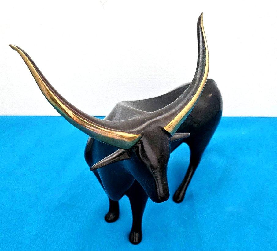 Scultura di toro in bronzo firmata Loet Vanderveen, 160/500 in vendita 8