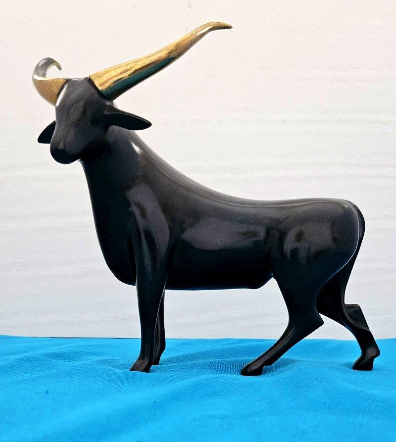 Scultura di toro in bronzo firmata Loet Vanderveen, 160/500 In condizioni buone in vendita a Warrenton, OR