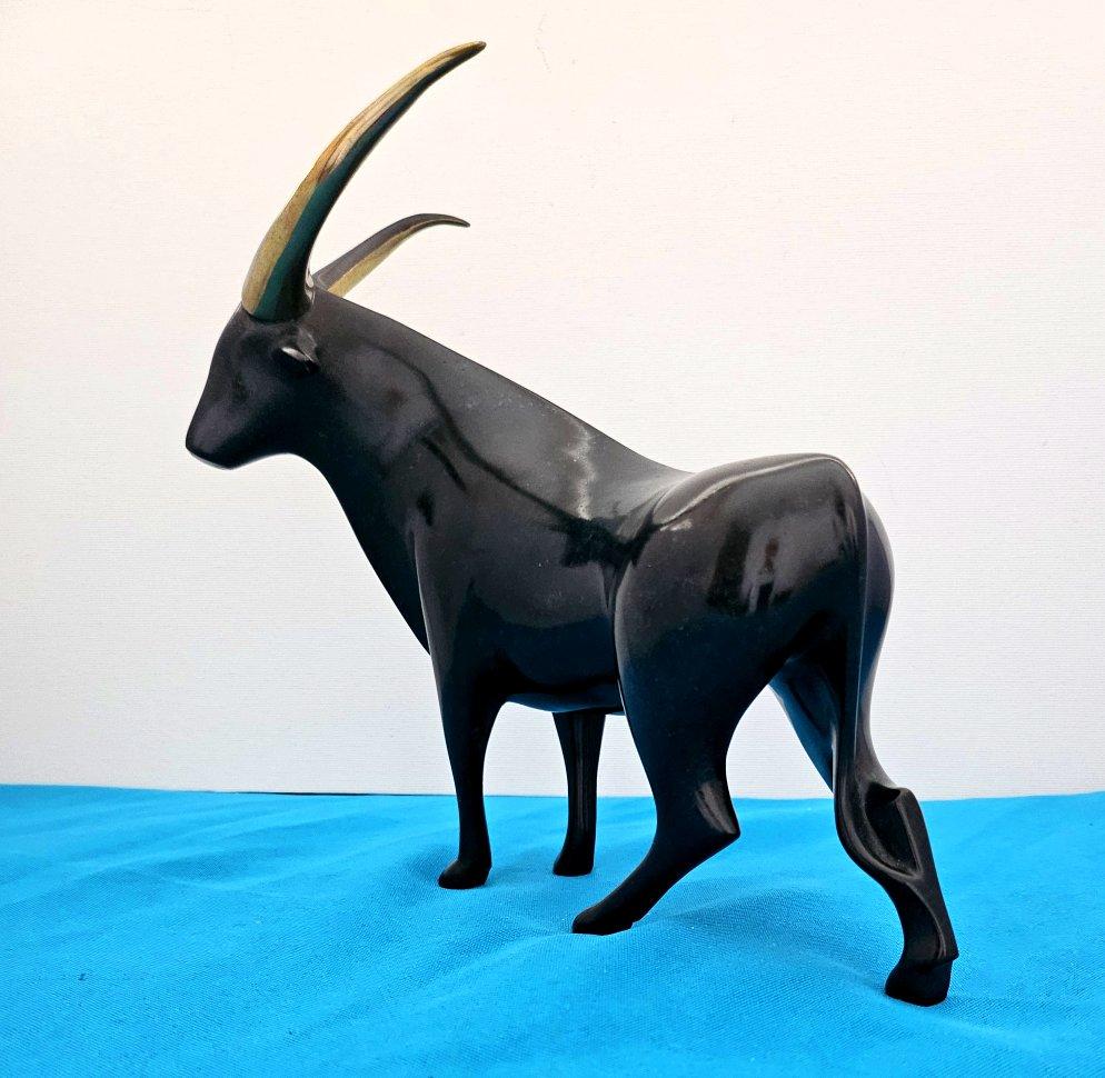 Bronzo Scultura di toro in bronzo firmata Loet Vanderveen, 160/500 in vendita