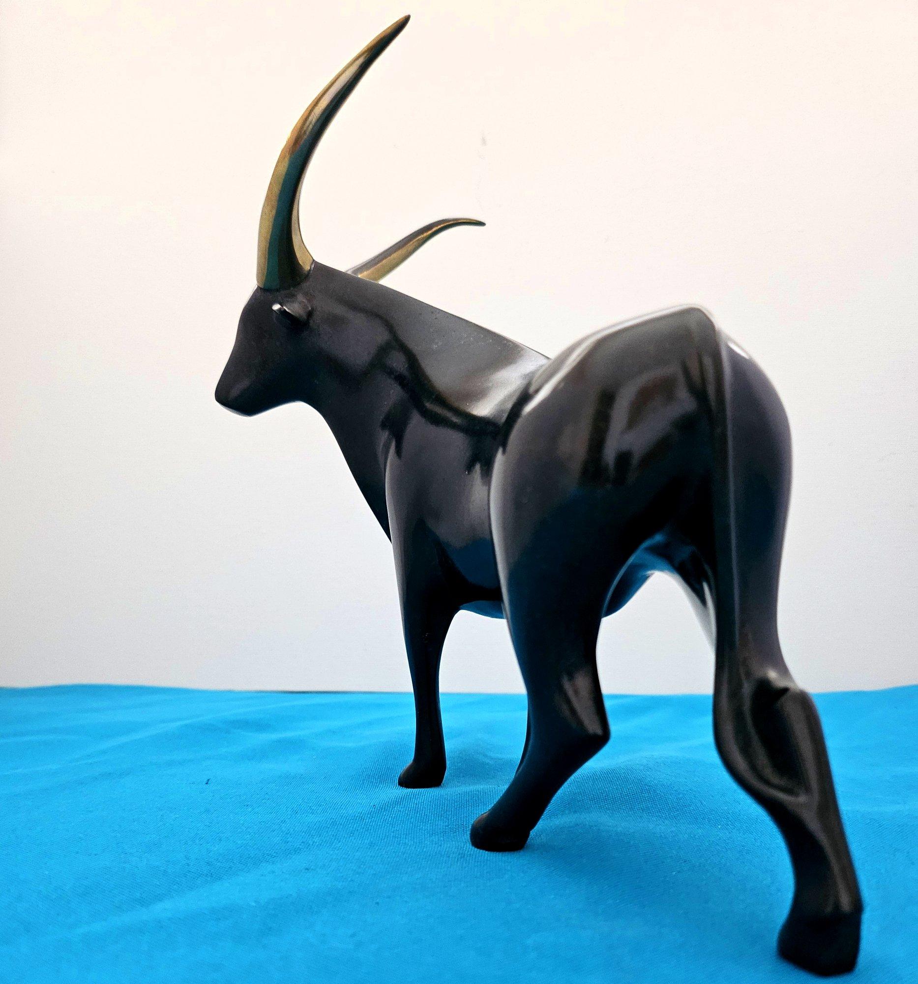 Scultura di toro in bronzo firmata Loet Vanderveen, 160/500 in vendita 1
