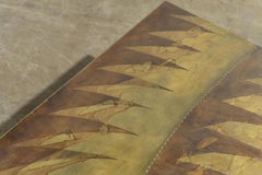 Mesa baja de metal mixto firmada por Lorenzo Burchiellaro