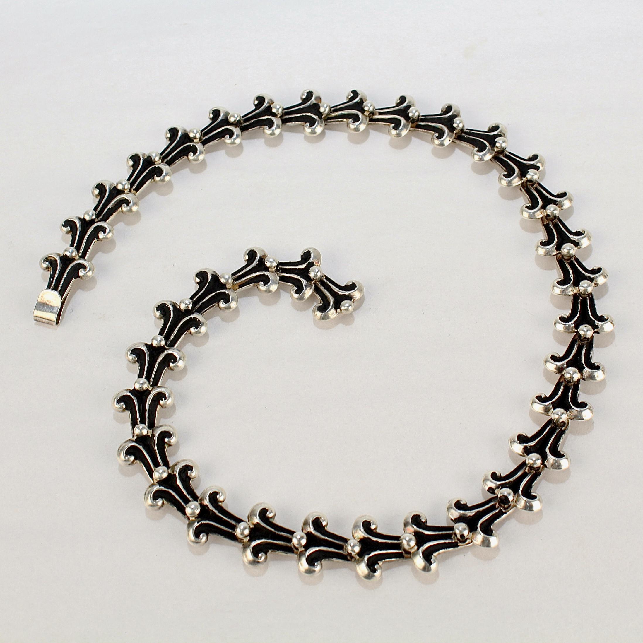 A very fine Mexican sterling silver necklace.

By Los Castillo. 

With architecturally inspired links connected like a bicycle chain.

Simply great design from one of Mexico's top jewelry makers!

Date:
20th Century

Overall Condition:
It is in