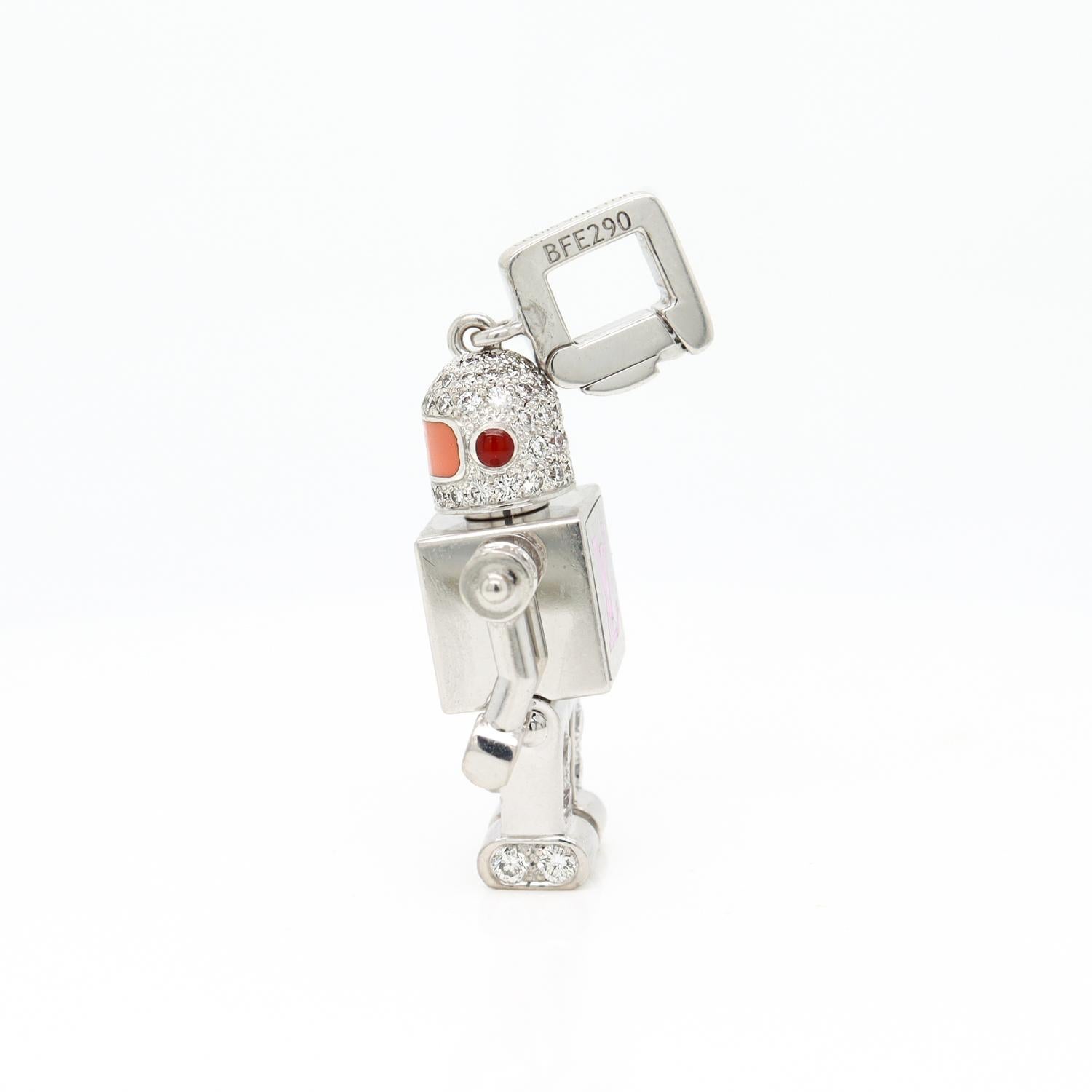 Louis Vuitton, collier pendentif Spaceman Robot en or blanc 18 carats et pierres précieuses en vente 4