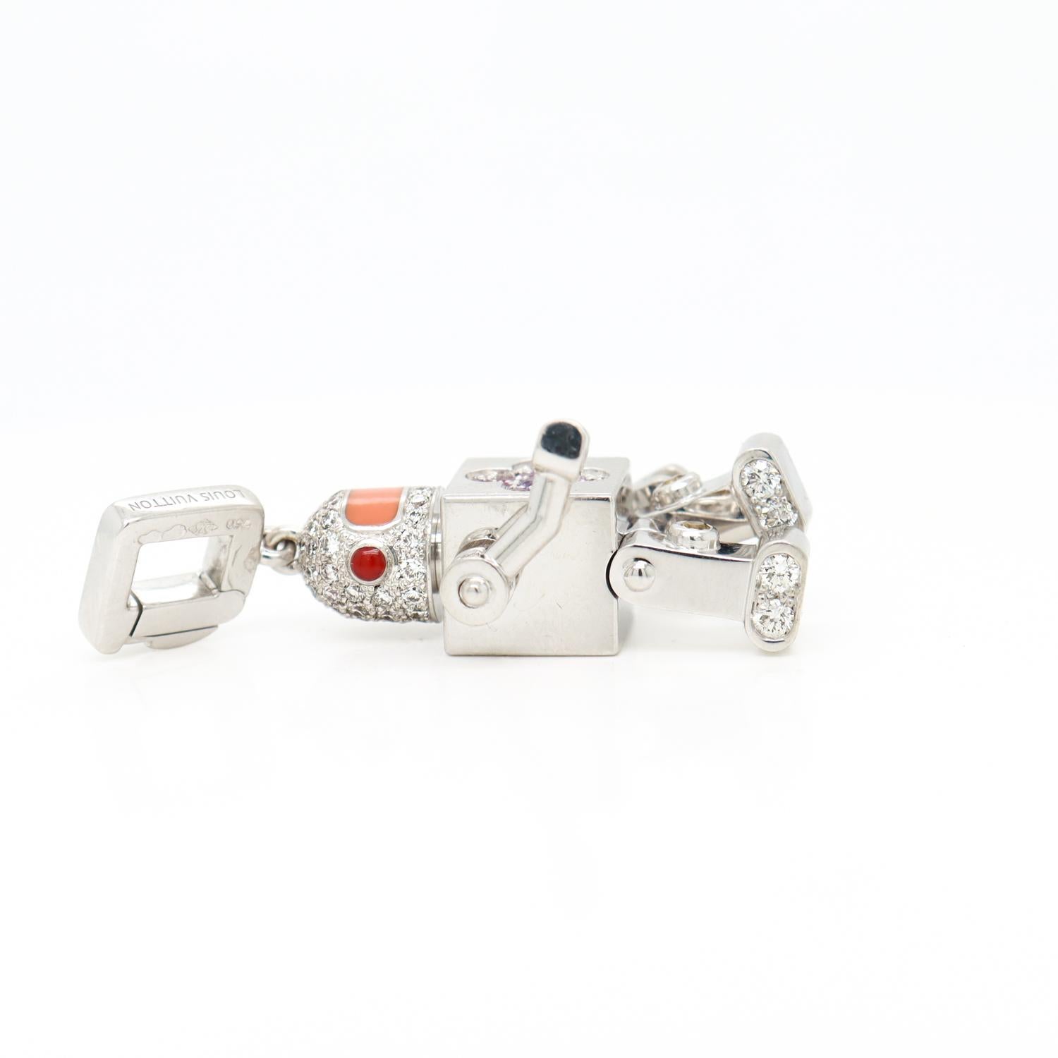 Louis Vuitton, collier pendentif Spaceman Robot en or blanc 18 carats et pierres précieuses en vente 9