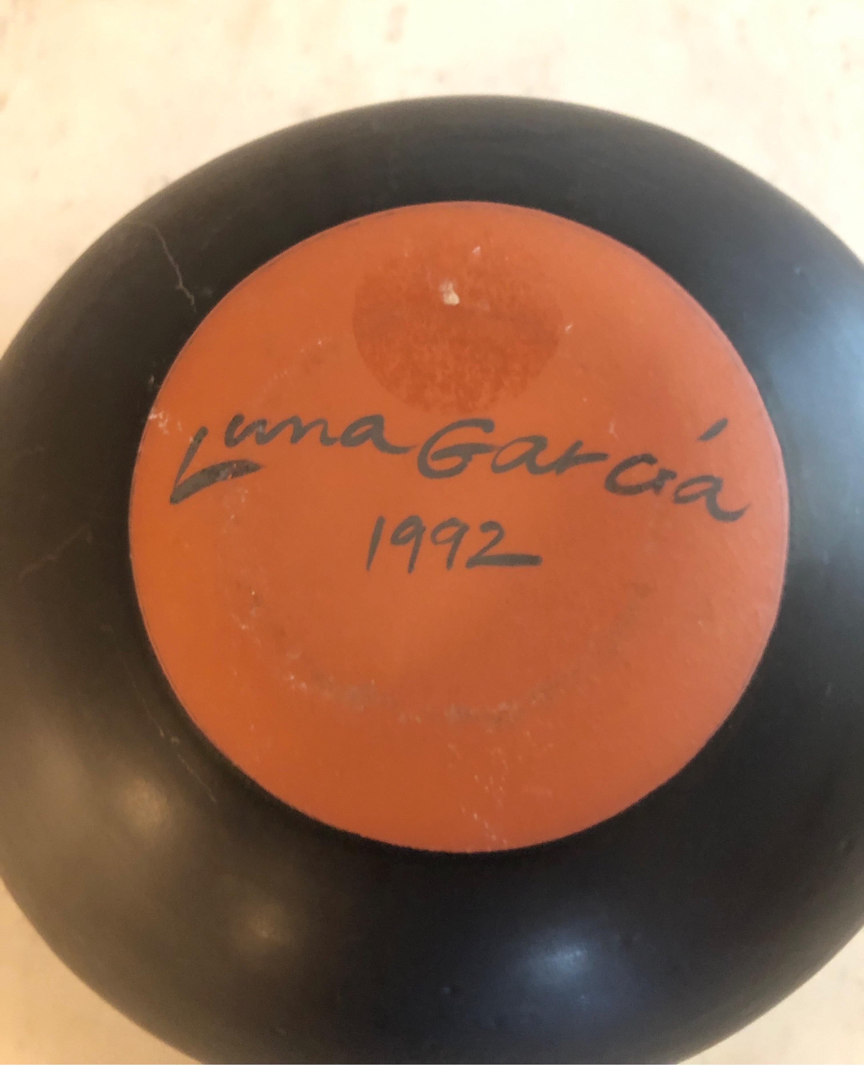 Signierte Luna Garcia Keramik, 1992, schwarze Ebenholz-Keramik (Moderne) im Angebot
