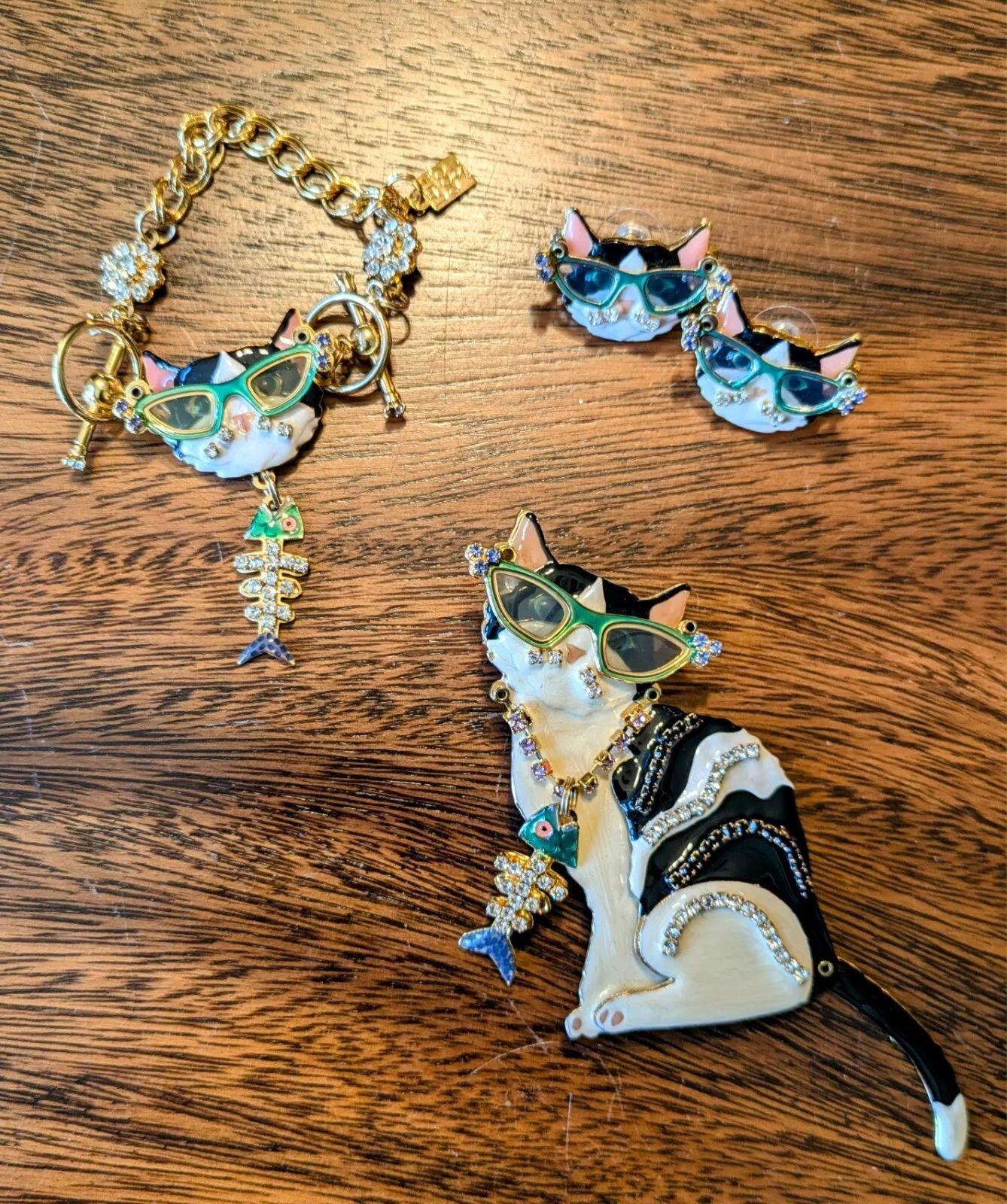 Simply Wonderful! Vintage Statement Signed Designer Lunch at the Ritz LATR 2GO Kitty Cat Brooch, Charm Bracelet and Earrings. The 3 Piece Enamel Gold tone Jewelry Set, comprising a Brooch/Pin, Charm Bracelet and Earrings. The Necklace and Charm