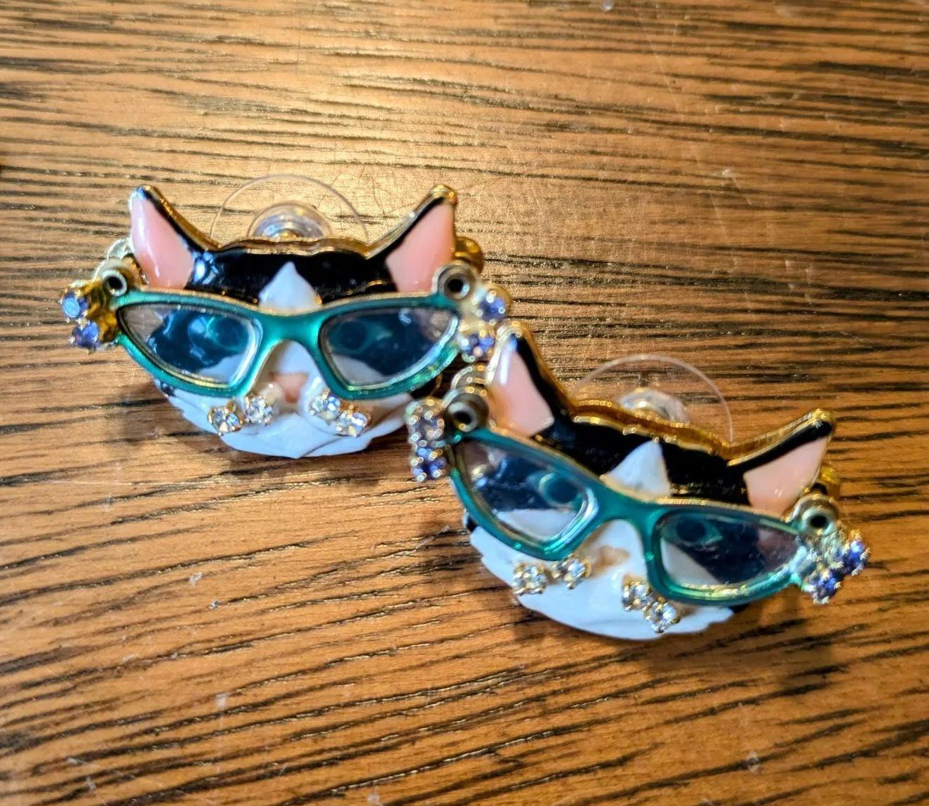Signed LUNCH AT THE RITZ Kitty Cat Brooch Pin Bracelet and Earrings Vintage Set In Excellent Condition For Sale In Montreal, QC
