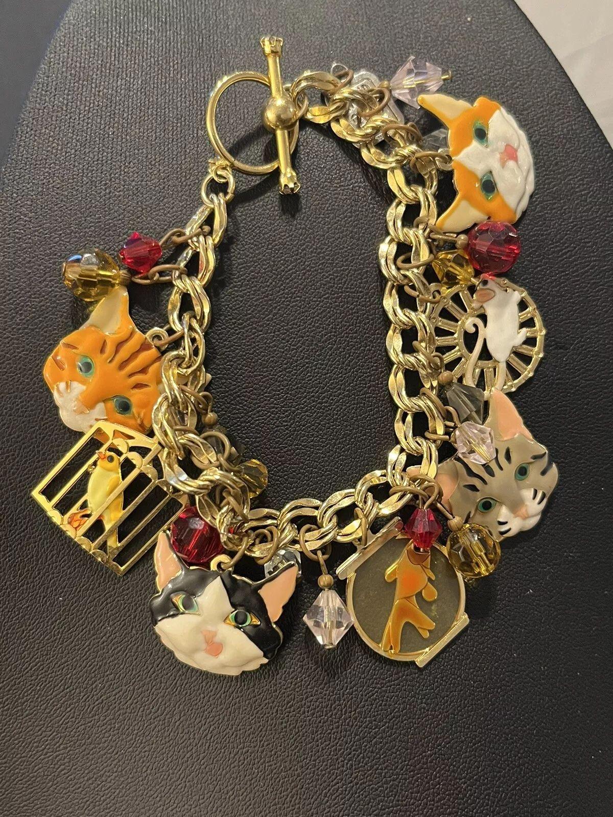 Bracciale firmato Lunch at the Ritz Multi Charm Gatti Topi e Uccelli in Gabbia Dorata in vendita 5