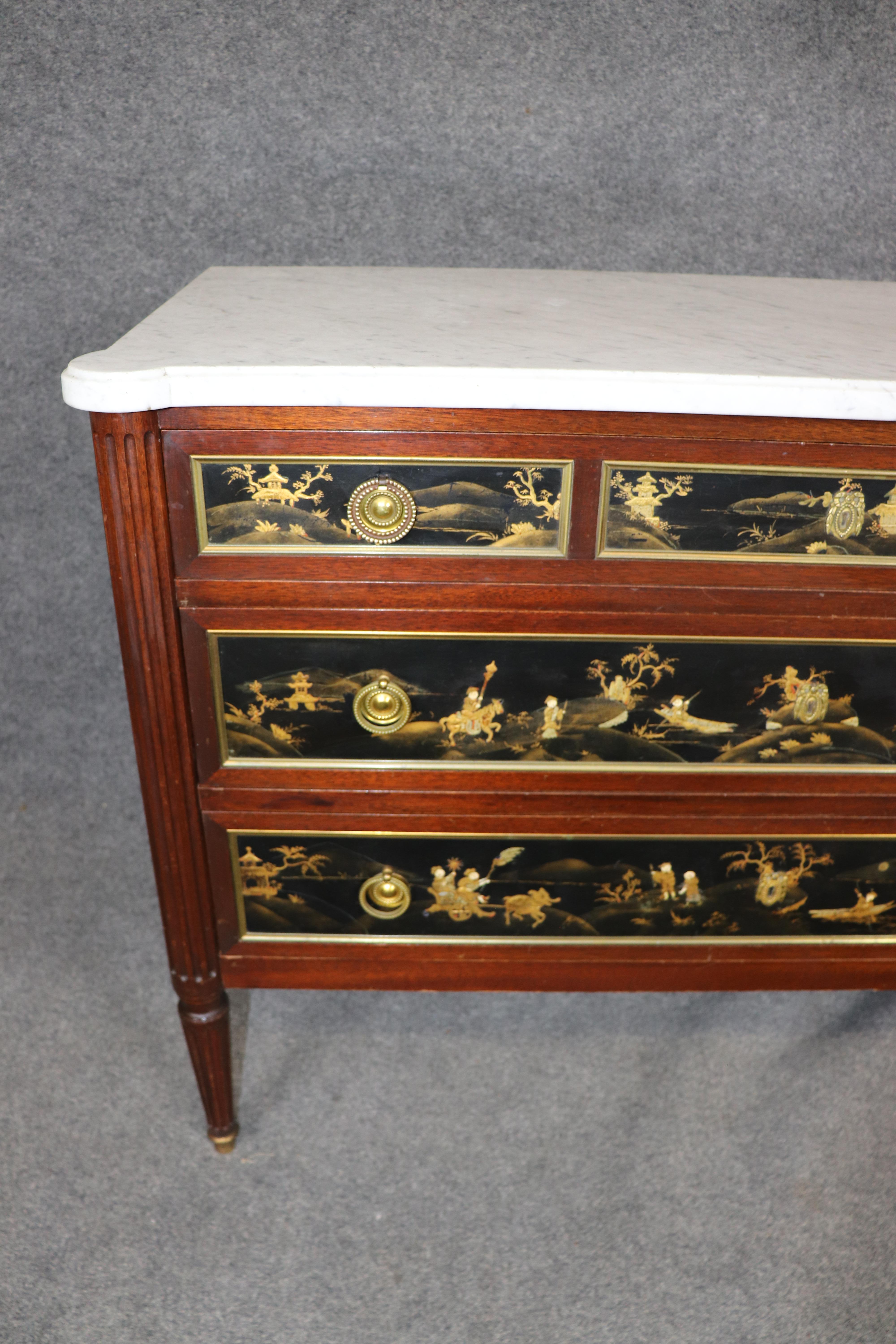 Signed Maison Jansen Brass Mounted Chinoiserie Marble Top Louis XVI Commode in vendita 4