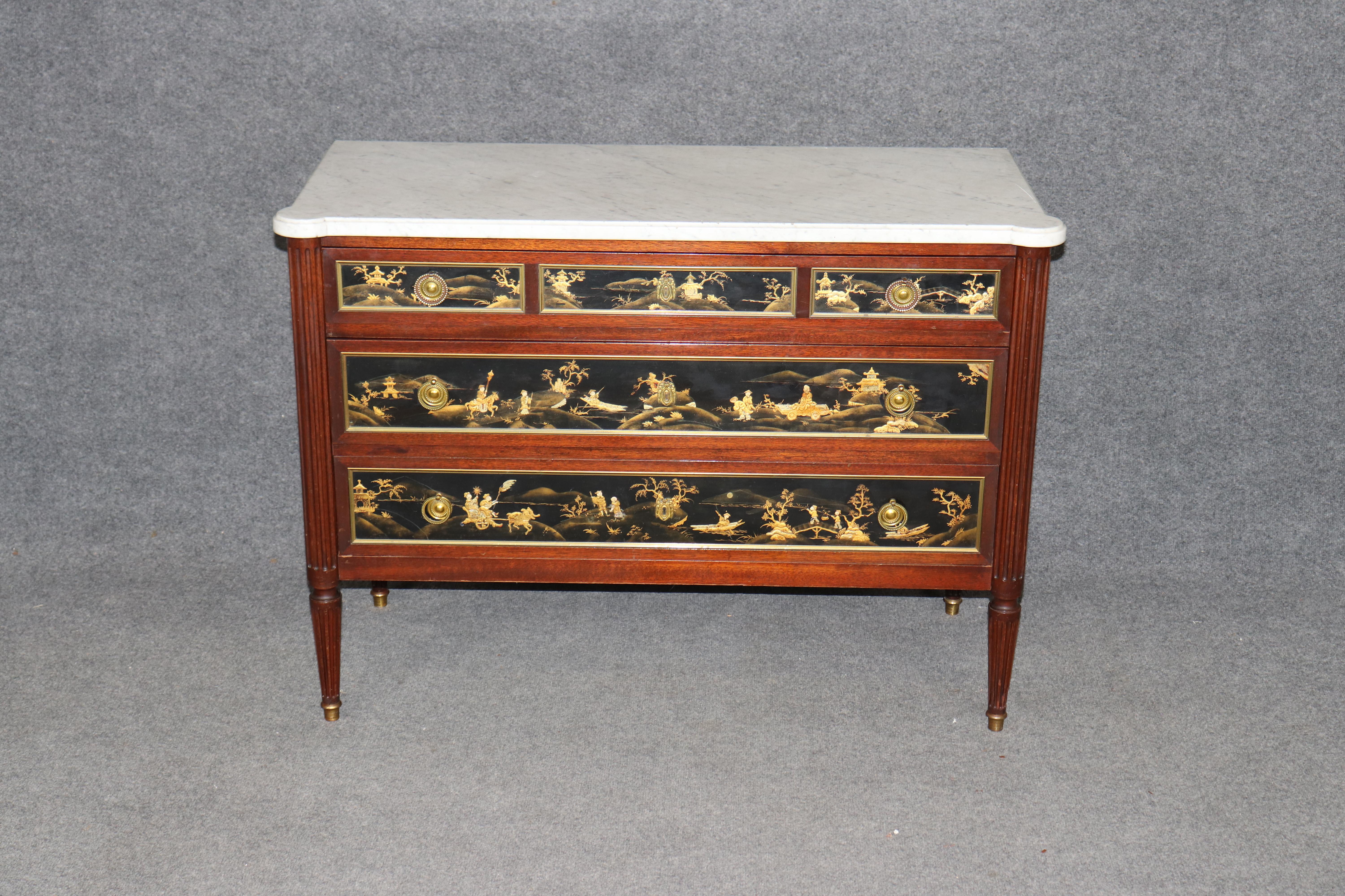 Luigi XVI Signed Maison Jansen Brass Mounted Chinoiserie Marble Top Louis XVI Commode in vendita