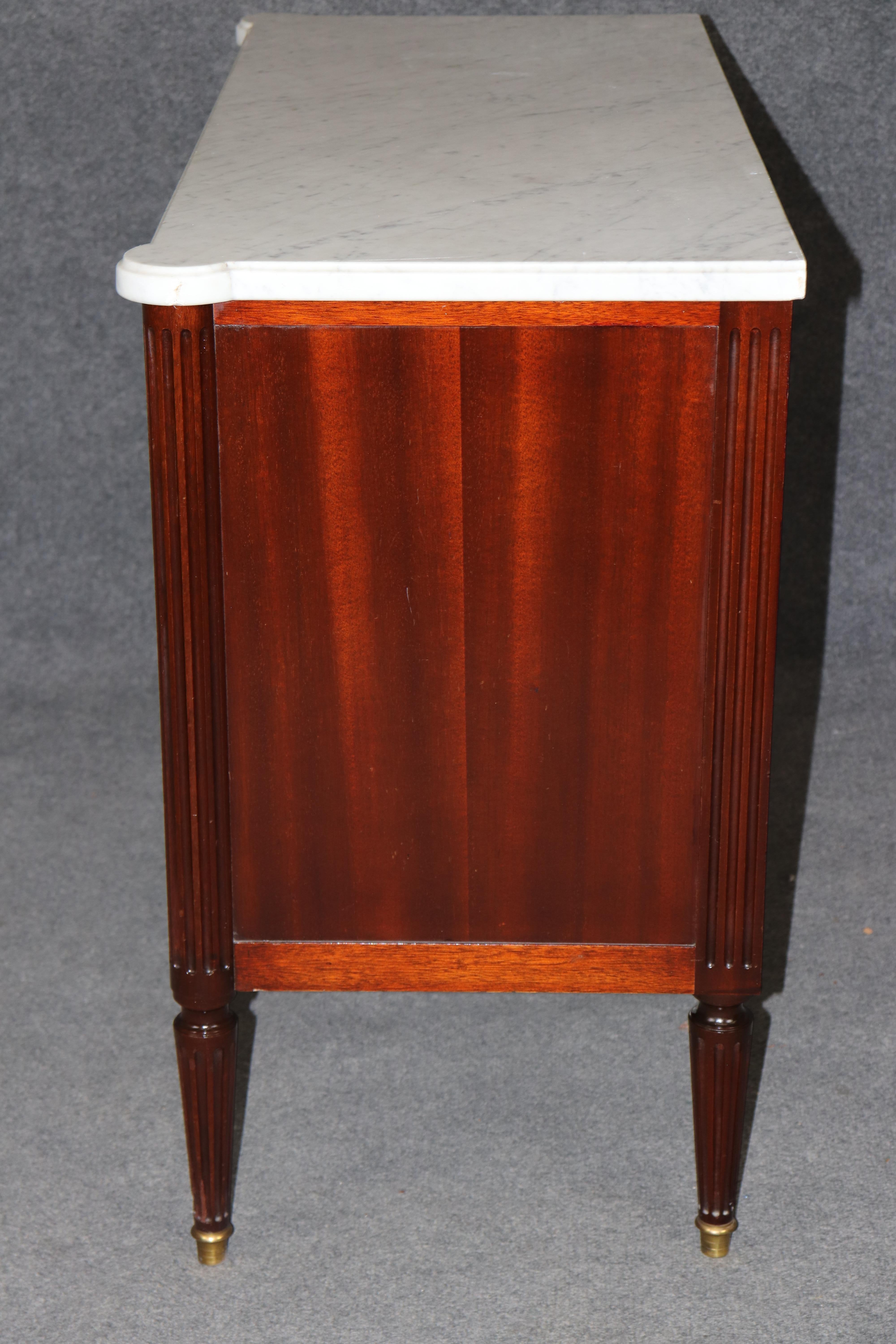 Ottone Signed Maison Jansen Brass Mounted Chinoiserie Marble Top Louis XVI Commode in vendita