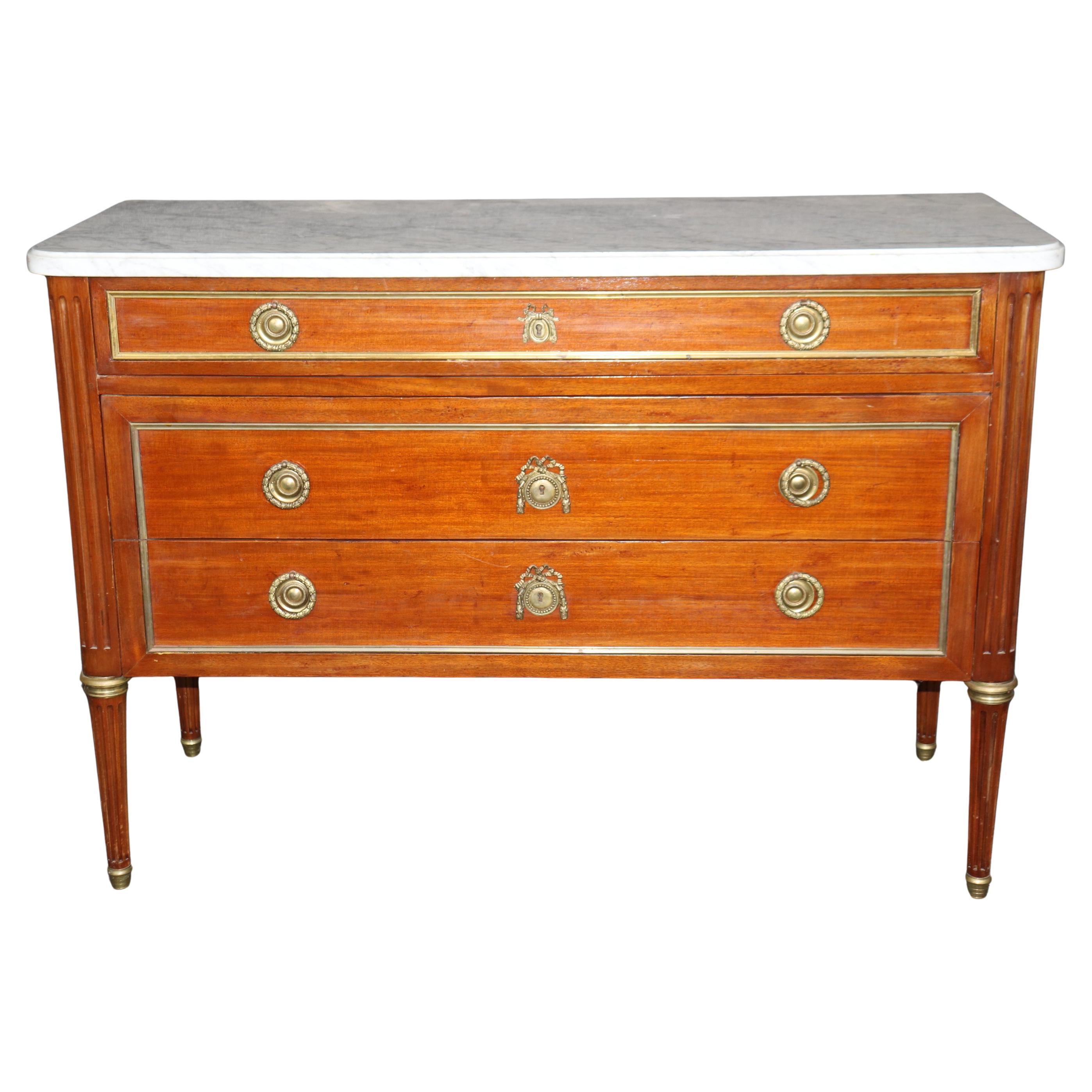 Commode signée Maison Jansen, montée sur bronze et dessus en marbre