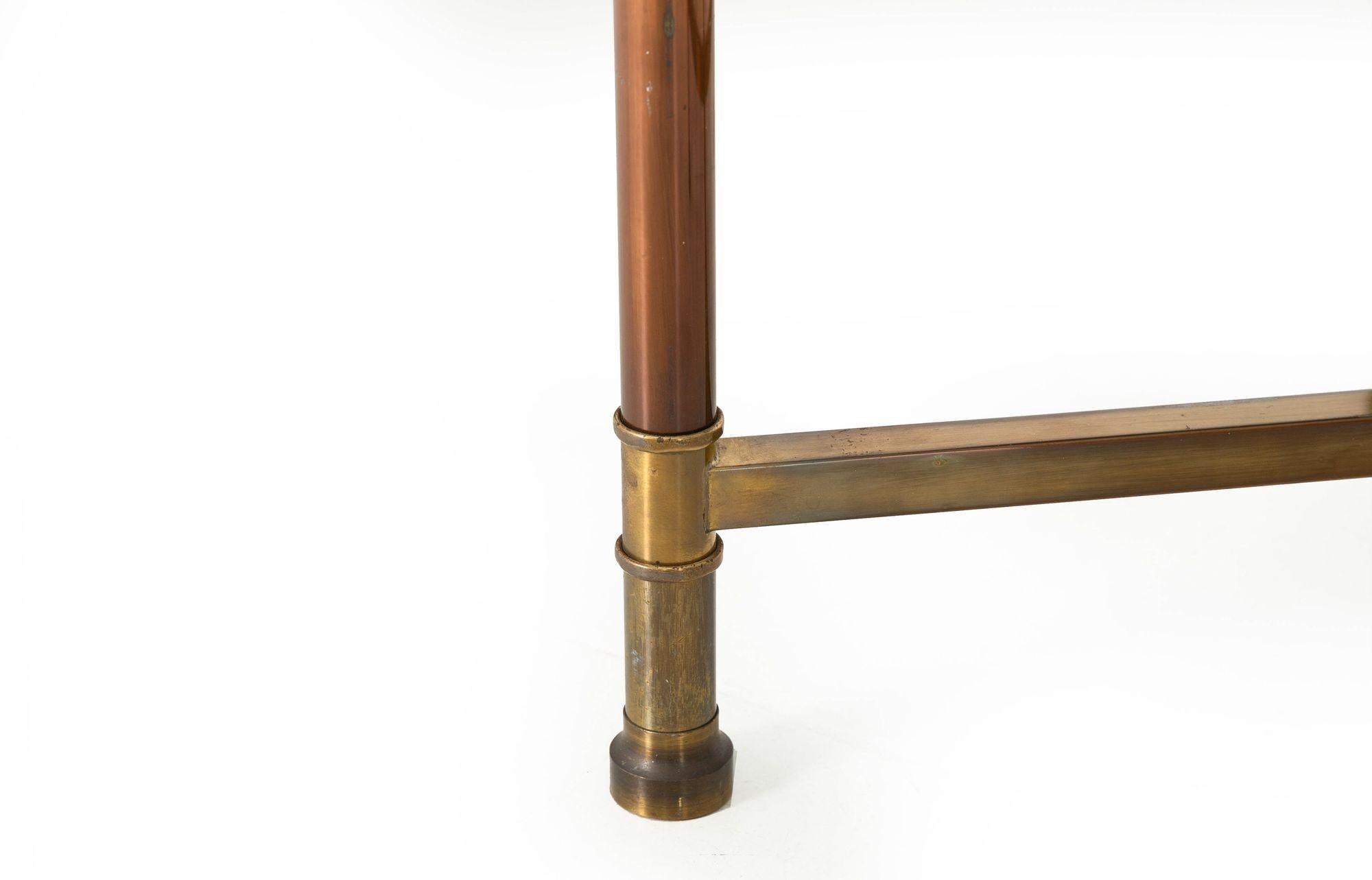 Table Cocktail Tables signées Maison Jansen en laiton et verre en vente 1