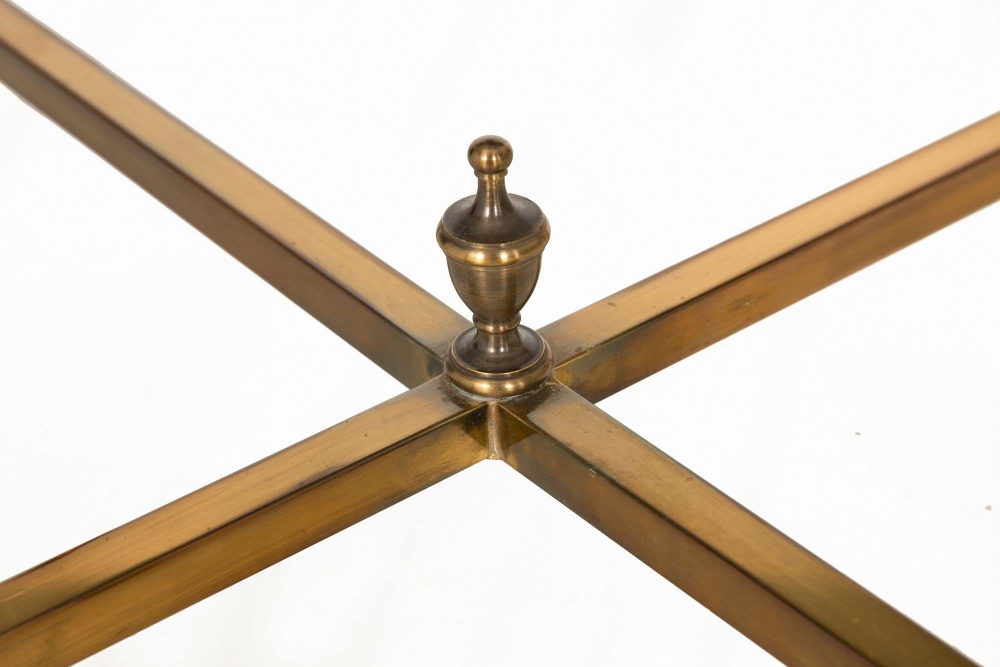 Table Cocktail Tables signées Maison Jansen en laiton et verre en vente 2