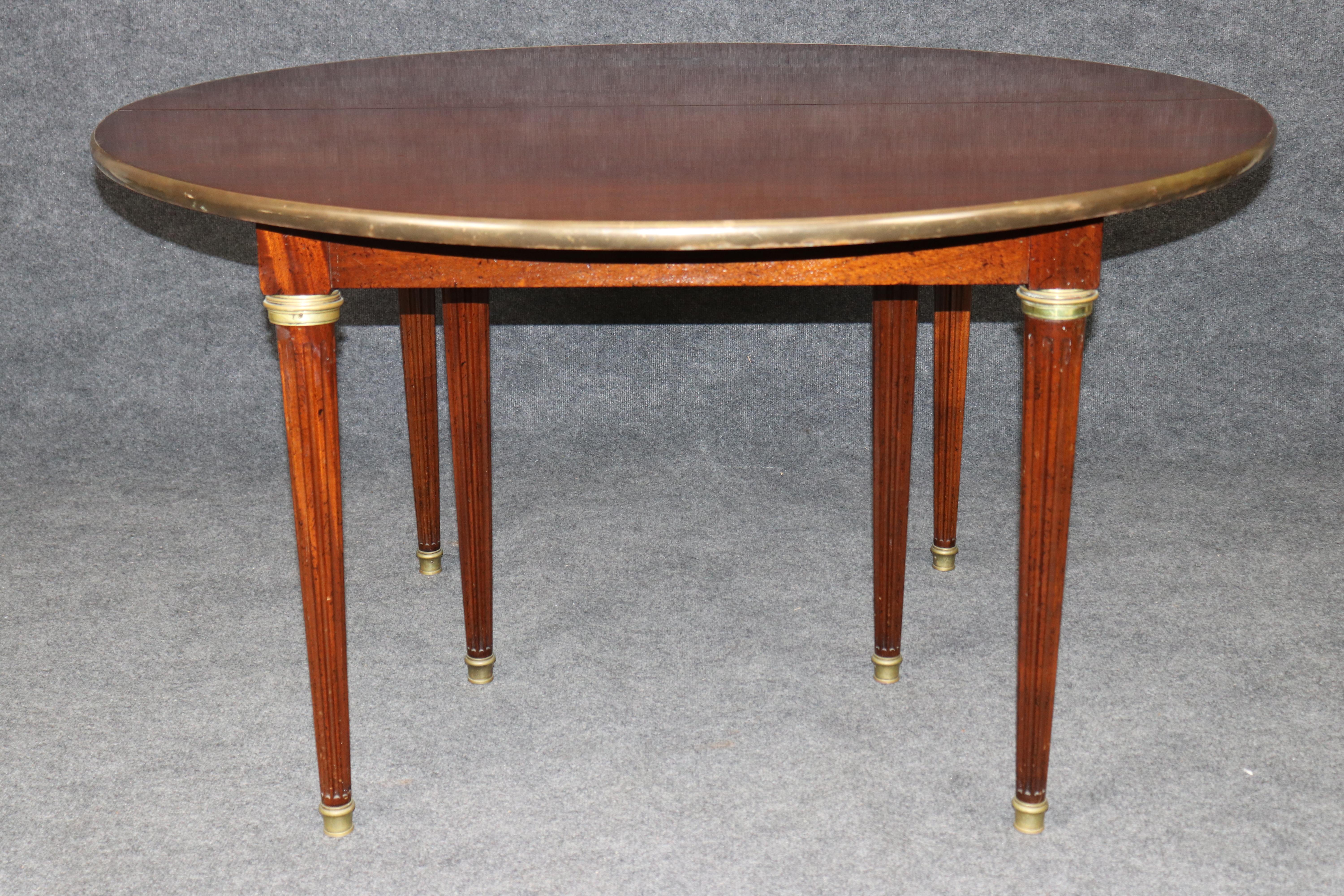 Ottone Tavolo da pranzo firmato Maison Jansen Directoire in mogano con libro Jansen in vendita