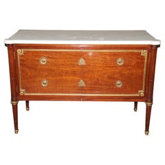 Signierte Kommode aus Mahagoni mit zwei Schubladen aus Bronze und Carrara-Marmor von Maison Jansen