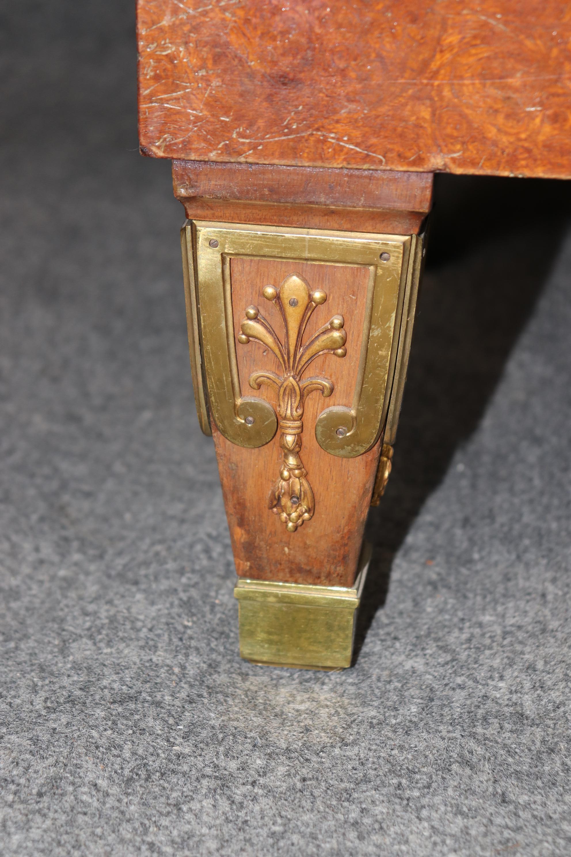 Buffet montado en bronce con espejo de nogal burilado firmado Maison Krieger de París en venta 5