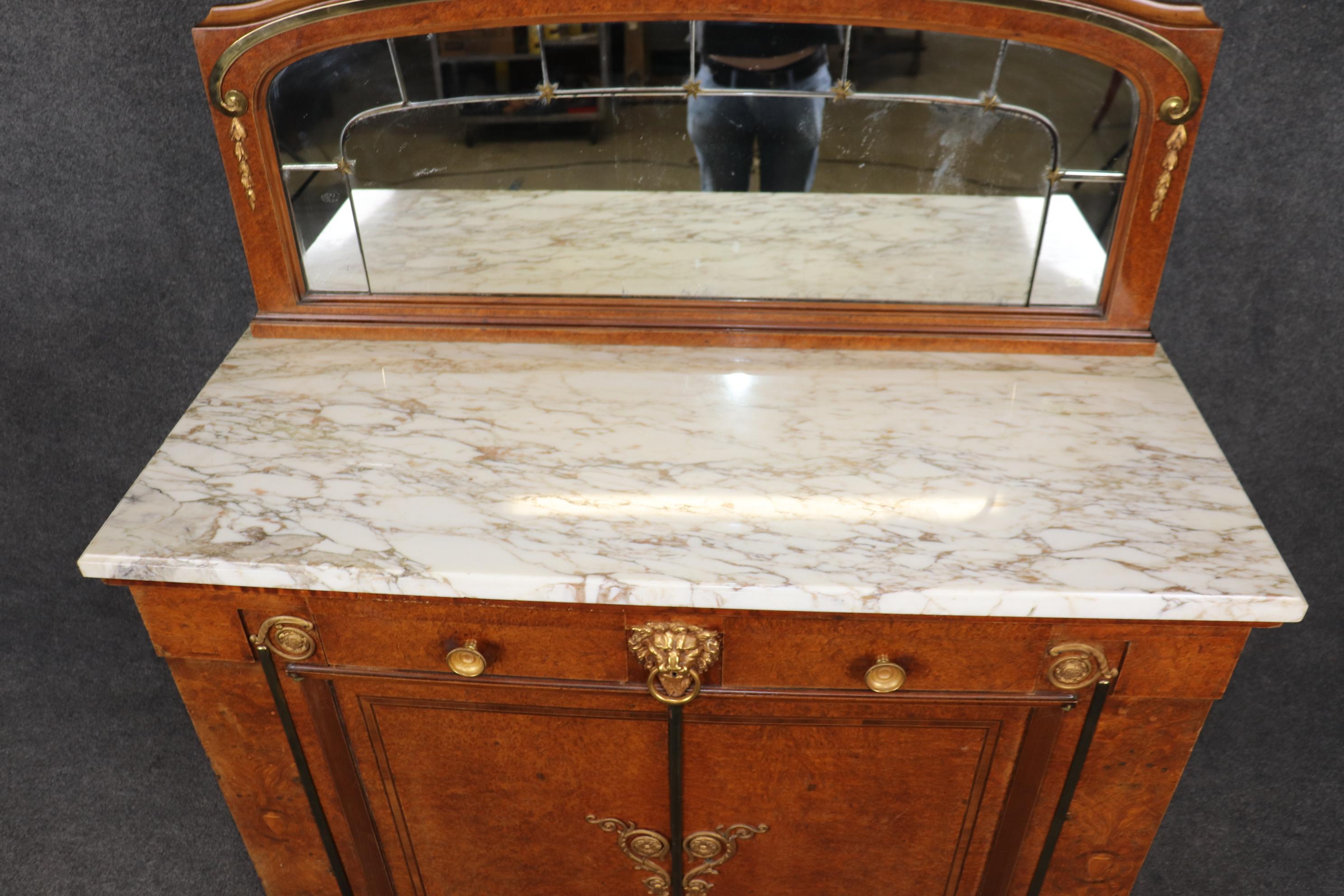 Buffet montado en bronce con espejo de nogal burilado firmado Maison Krieger de París Francés en venta