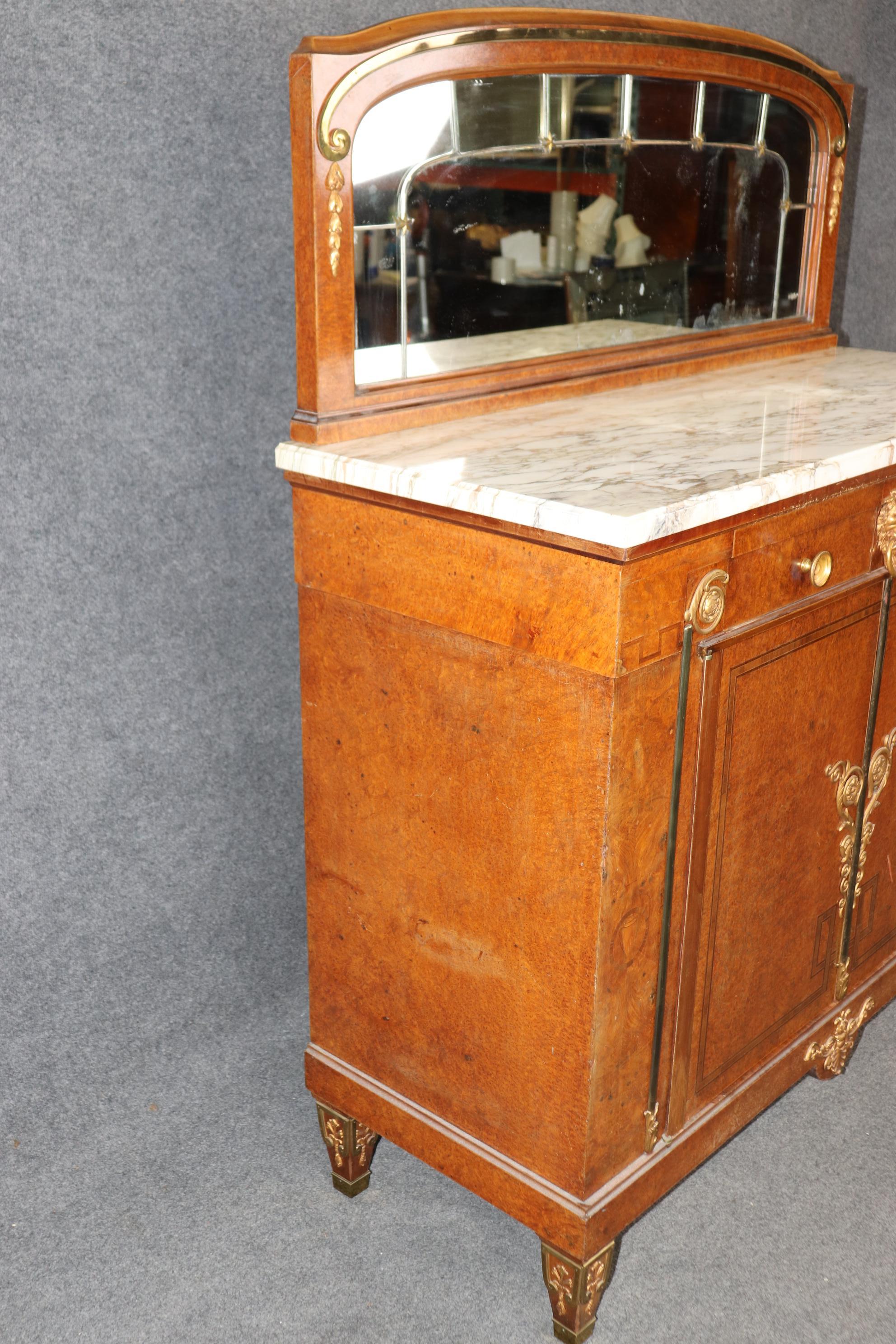 Buffet montado en bronce con espejo de nogal burilado firmado Maison Krieger de París Bronce en venta