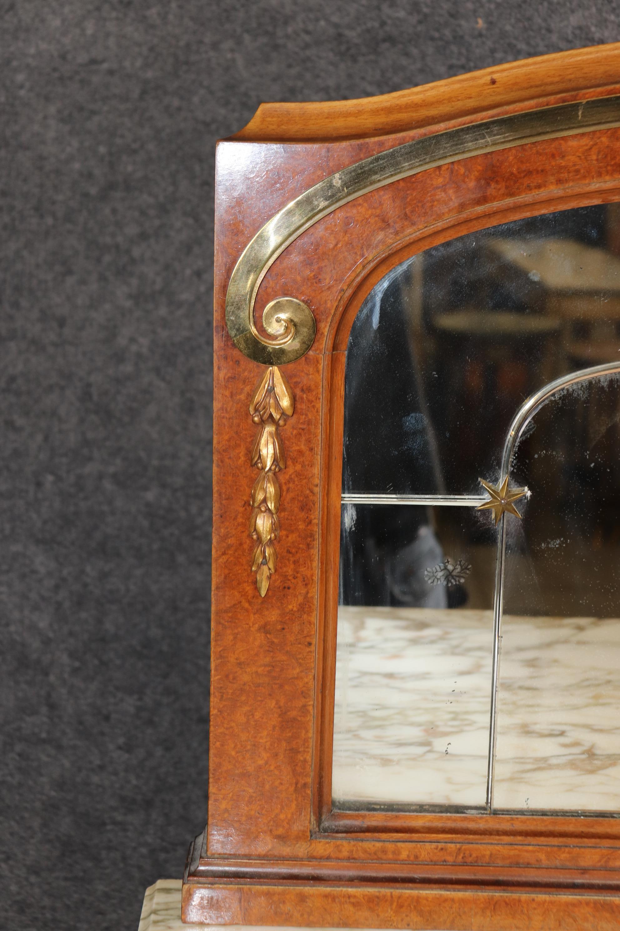 Buffet montado en bronce con espejo de nogal burilado firmado Maison Krieger de París en venta 1