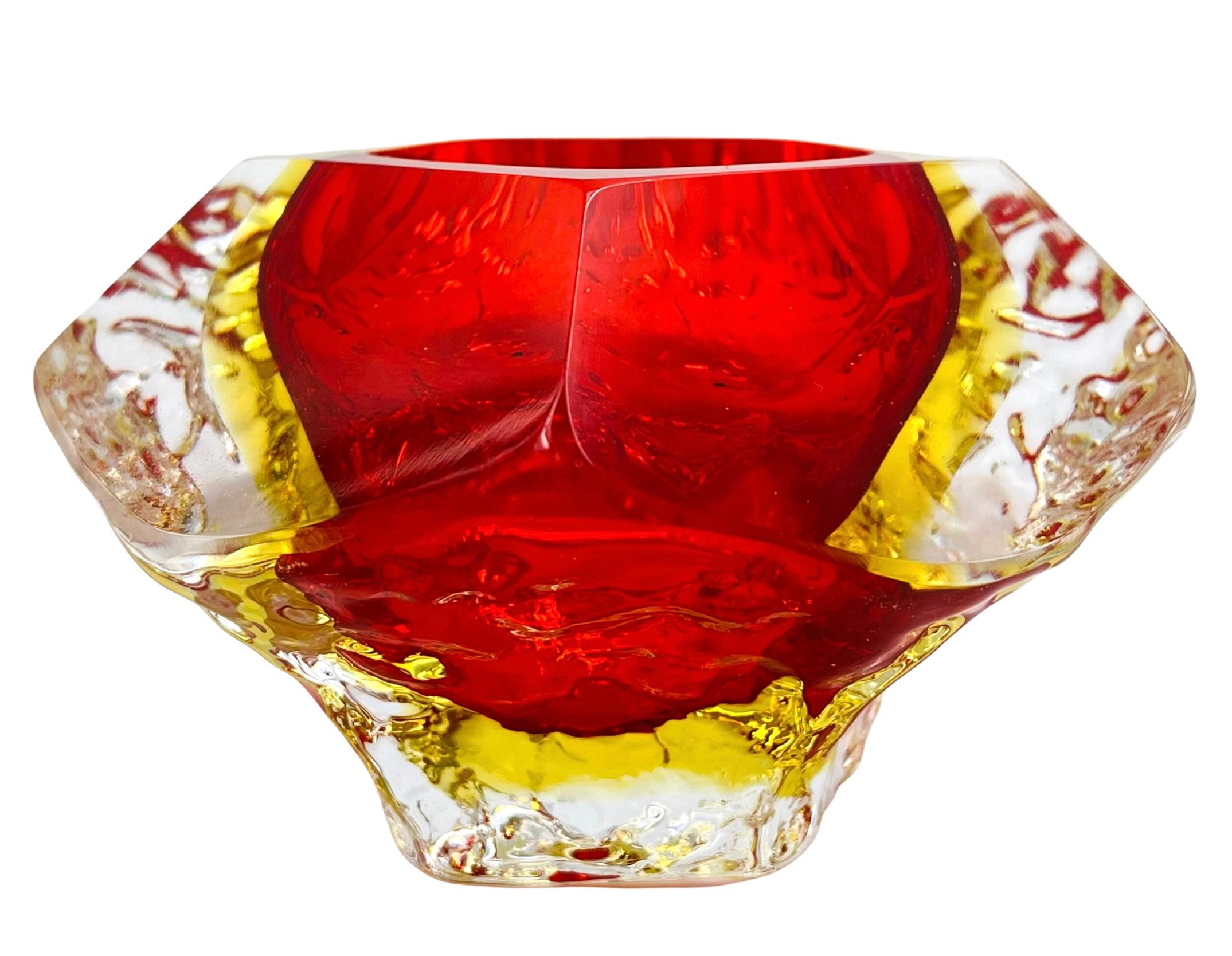 Italian Midcentury Murano faceted art glass bowl by Mandruzzato, circa 1970s. The combination of ruby red and yellow tinted or clear 'Sommerso' cut-glass looks simply stunning. 

Measure: 3”Height x 5”Diameter.