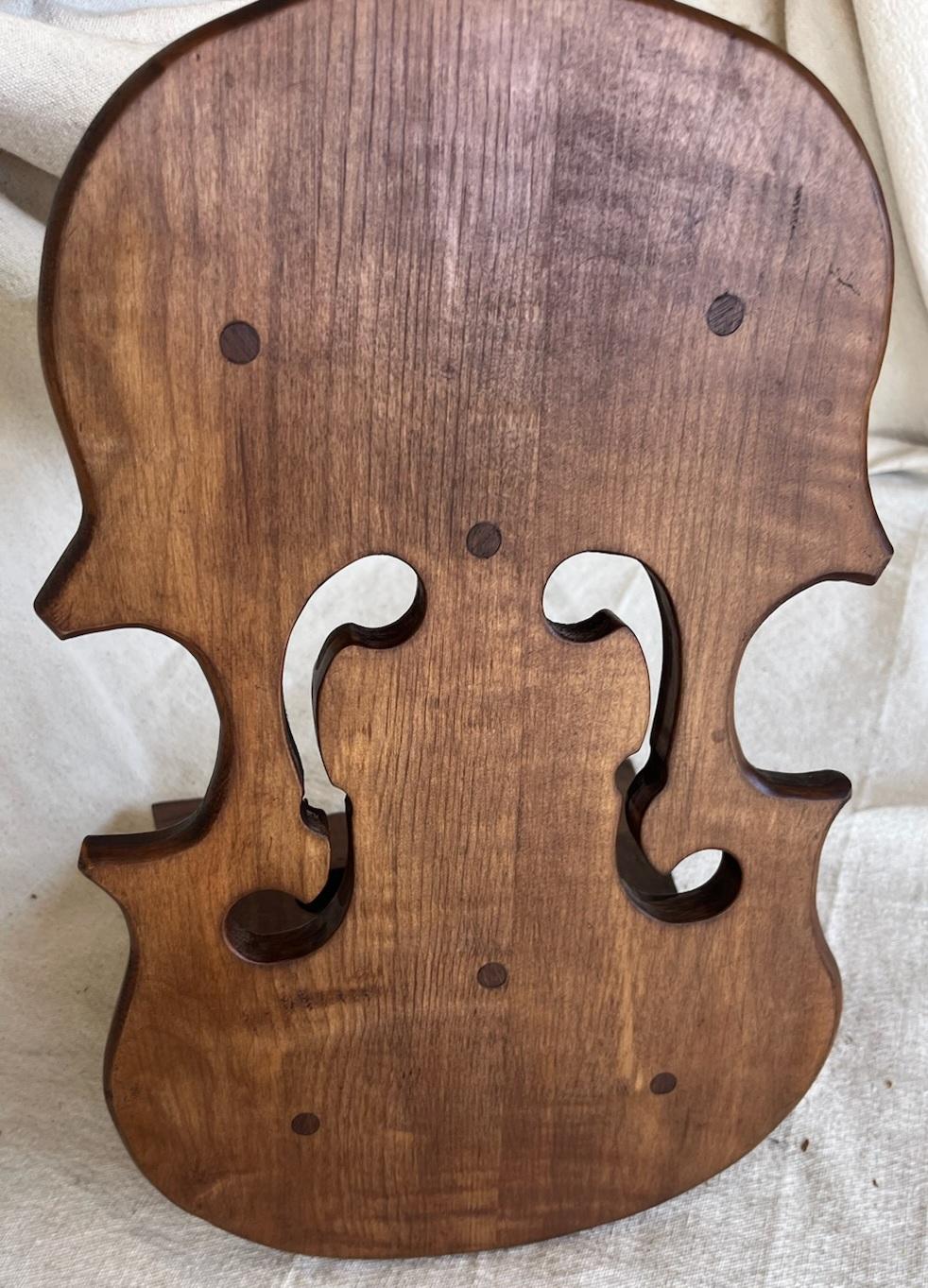 Signed Maple Musical Notes Violin Footstool In Good Condition For Sale In Los Angeles, CA