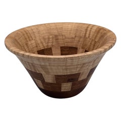 Signiert Ahorn & Nussbaum Geometrische Folk Art Wood Bowl von John Sinosky