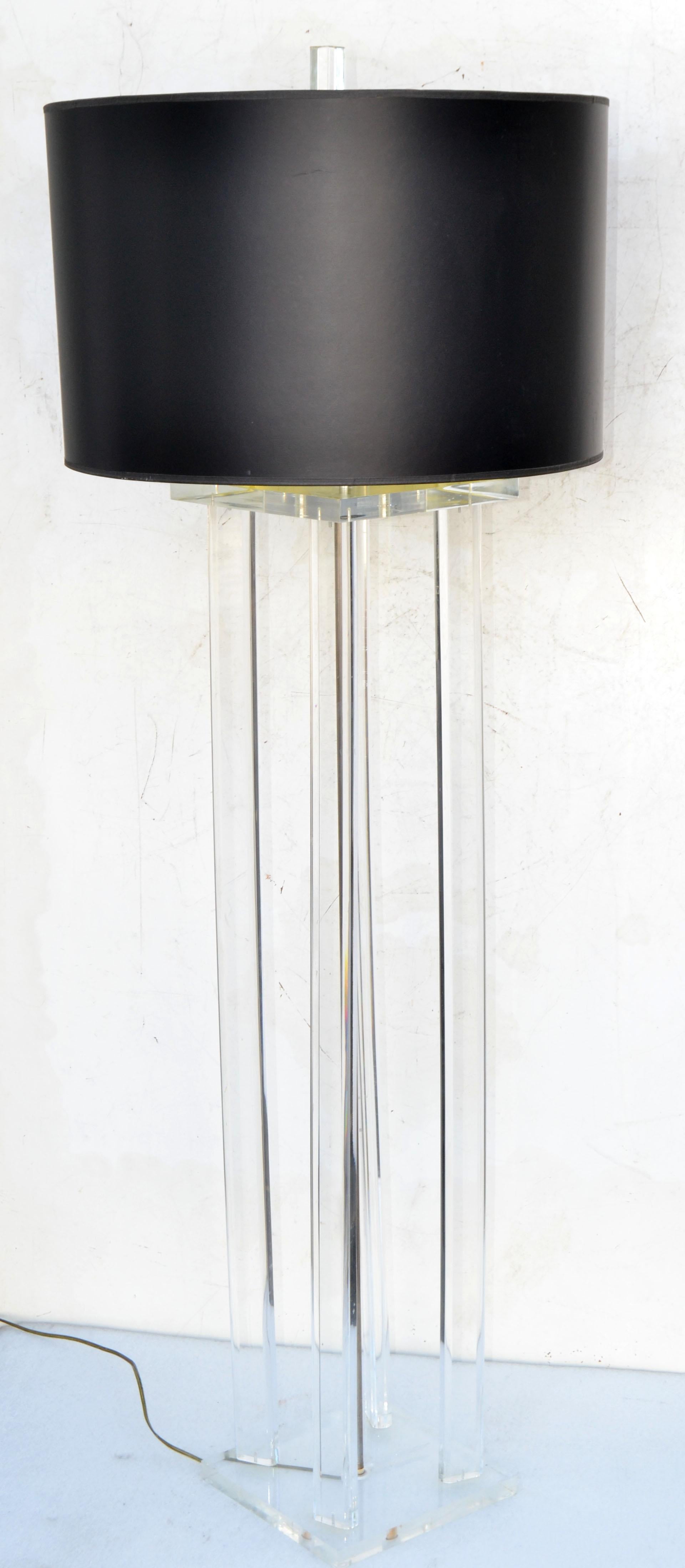 Signed Marlee Tall Mid-Century Modern Clear Lucite & Chrome Floor Lamp For Sale 9