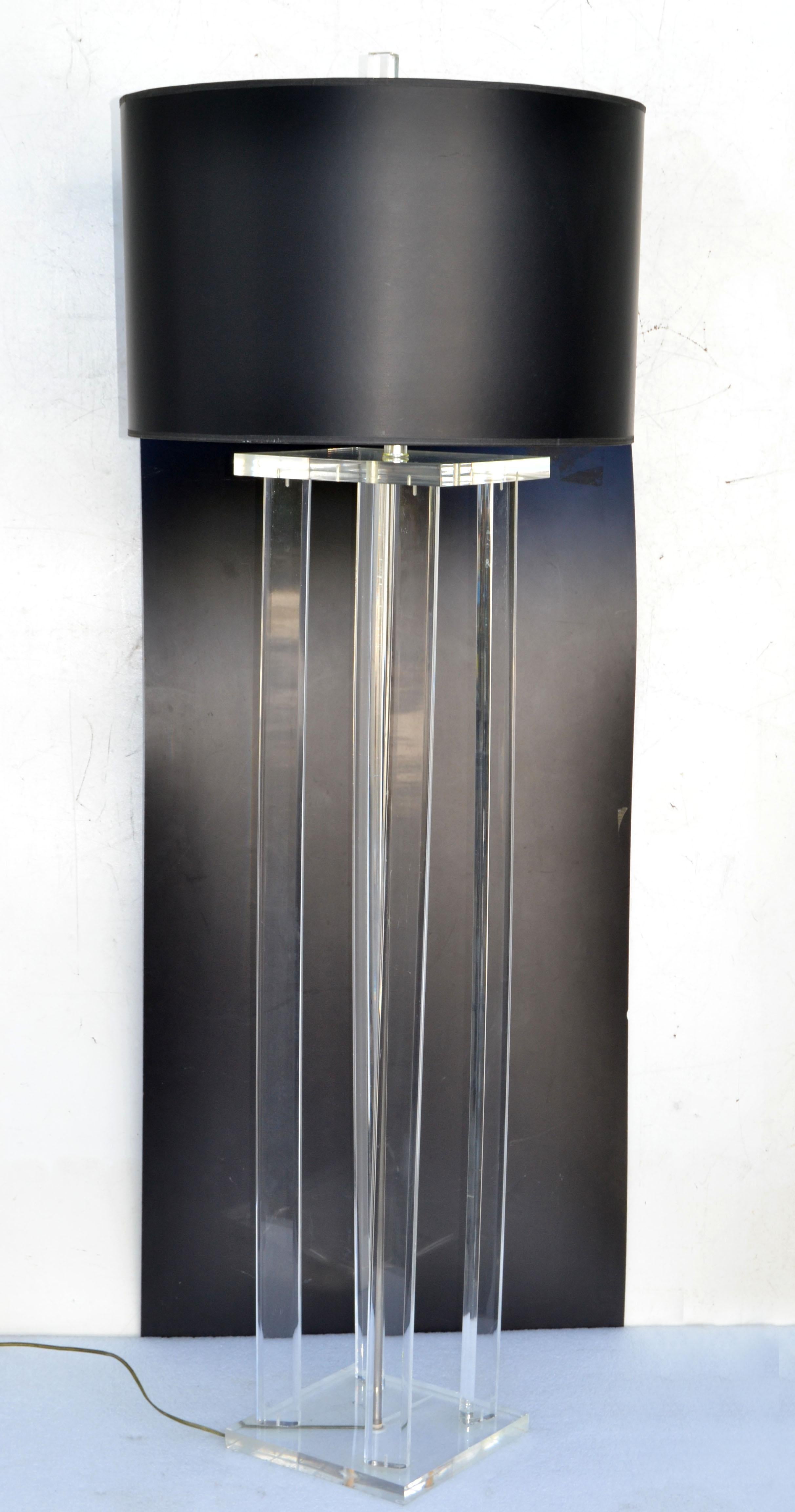 Minimalist transparent Mid-Century Modern lucite floor lamp with harp, Finial
Perfect working condition and takes 1 regular or LED bulb, max. 100 watts.
Signed at the base by Artist, Marlee.
No Shade.