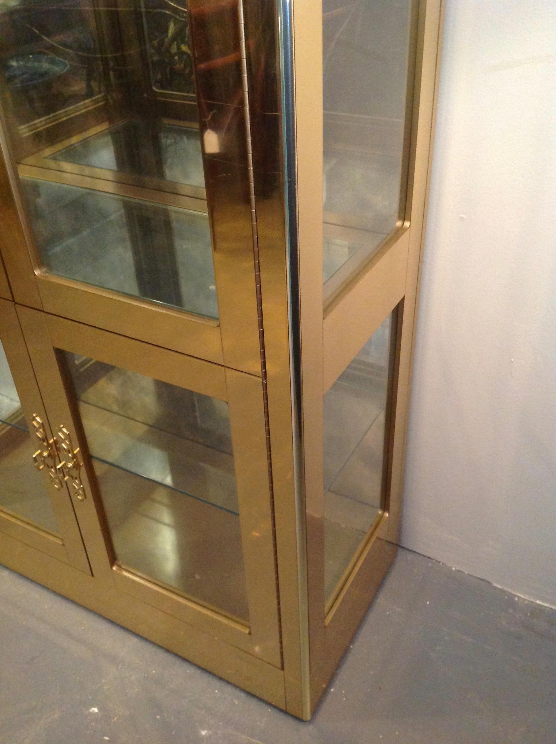 Signed Mastercraft Midcentury Brass Vitrine or Display Cabinet In Good Condition In West Palm Beach, FL