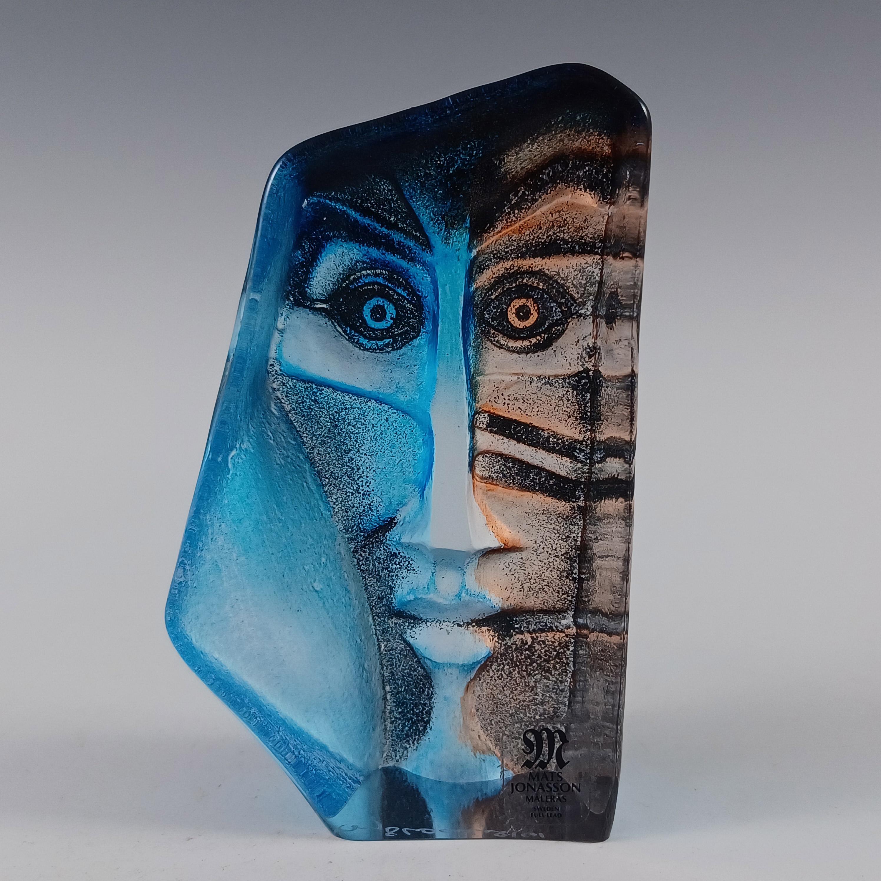 Una splendida scultura fermacarte in vetro in miniatura raffigurante un volto, intitolata 