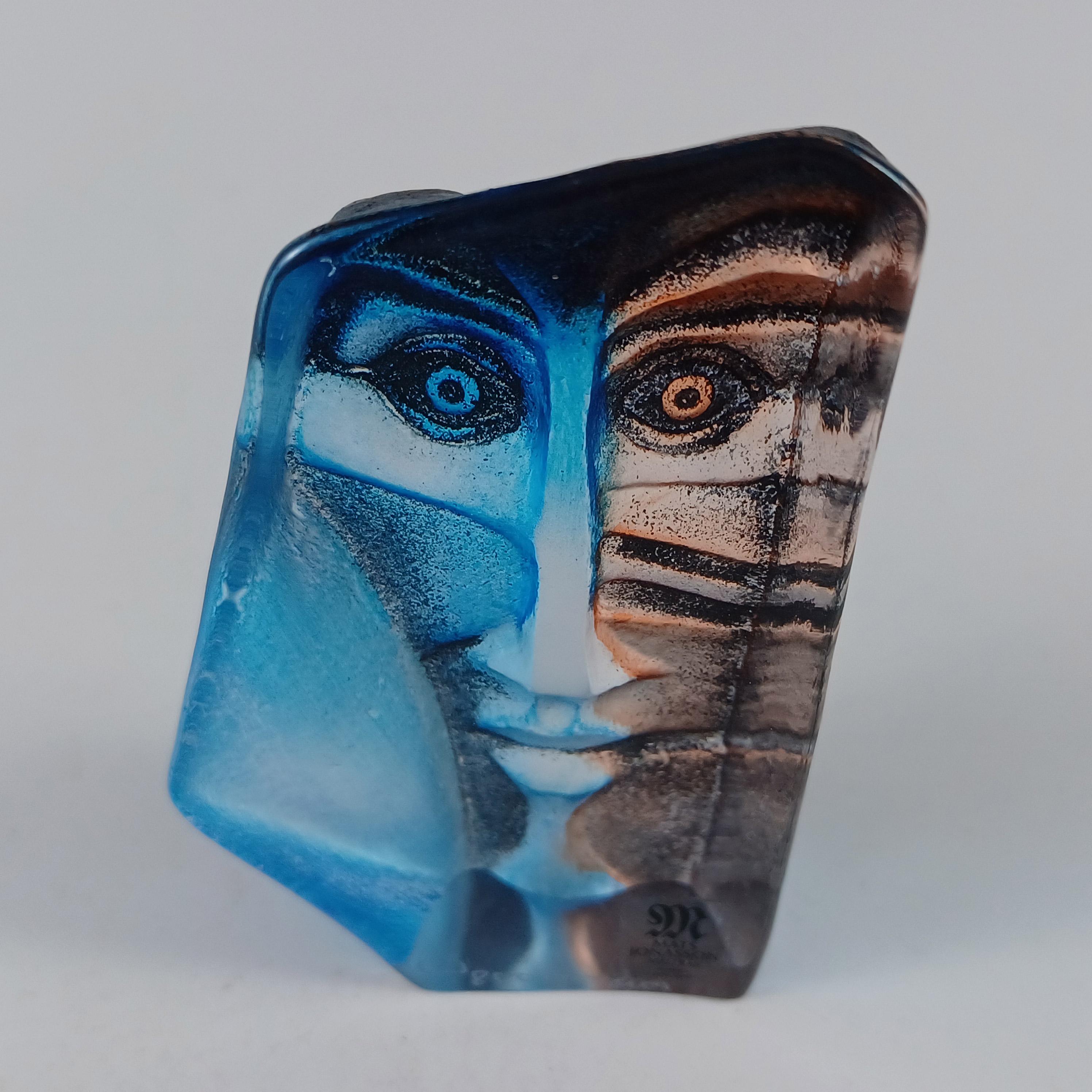 Fatto a mano SCULTURA FIRMATA Mats Jonasson #8161 Volto di Masqot in vetro 'Zador' in vendita