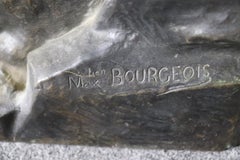 Firmato Max Bourgeois Figura di fanciulla in piedi con putti che tengono una torcia