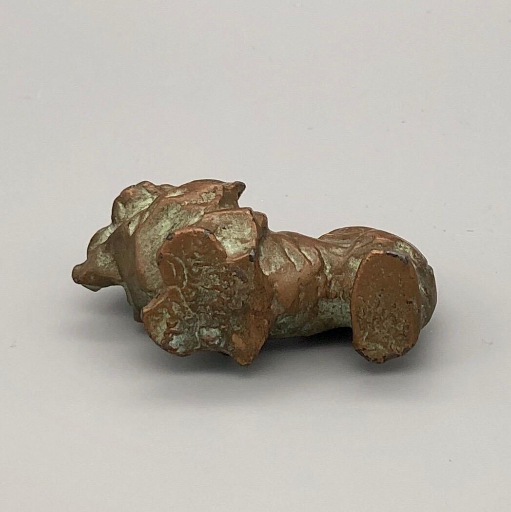 Signierter McClelland Barclay Pekinesen-Hund aus der Zeit des Art déco, 1930er-1940er Jahre. Hergestellt aus massiver Bronze, mit einigen schönen Oxidation Hervorhebung der Details. Barclay war ein berühmter amerikanischer Künstler und Illustrator,