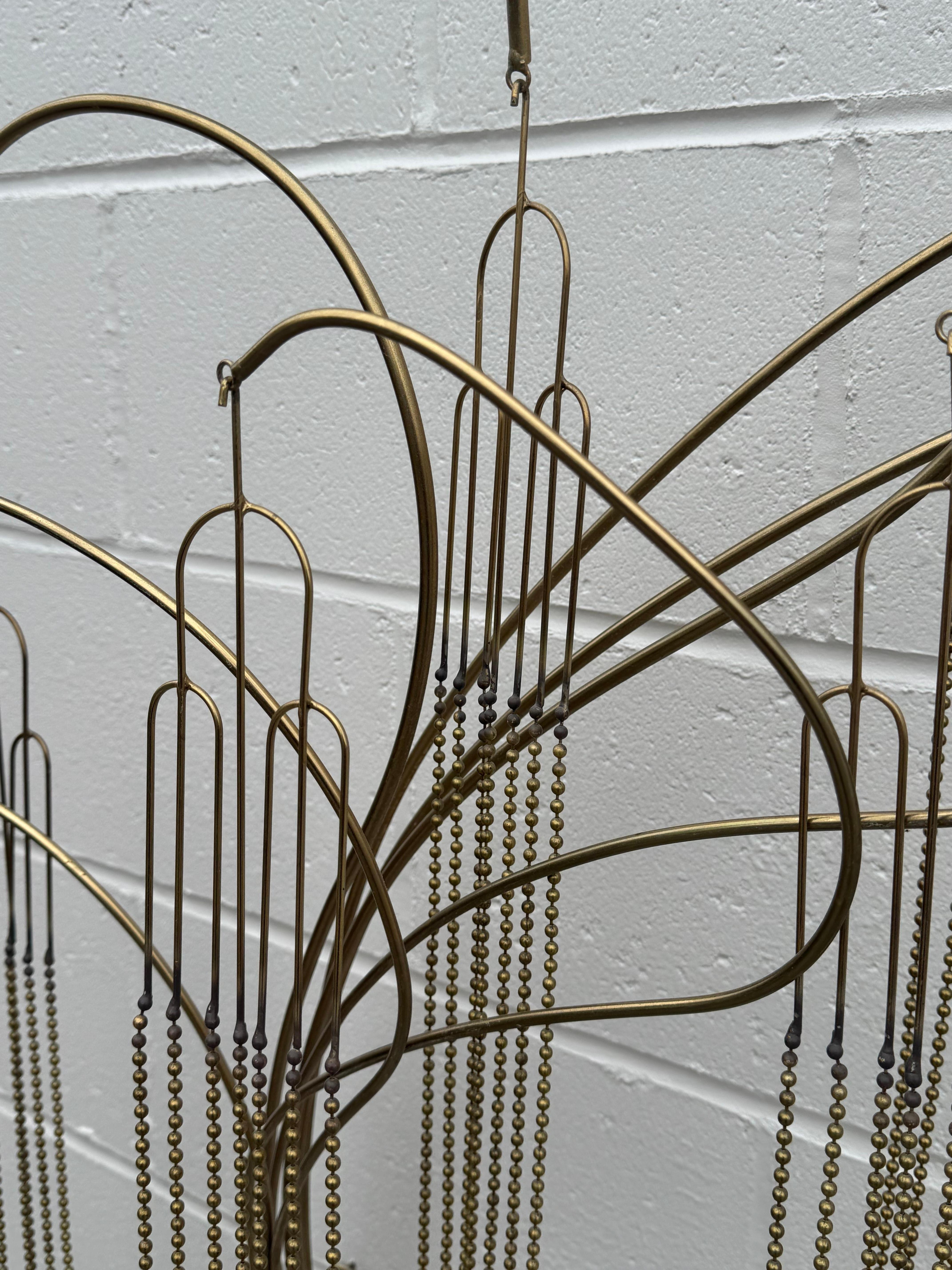 Fin du 20e siècle Sculpture murale en forme de saule en perles de laiton signée MCM Curtis Jeré - circa 1984 en vente