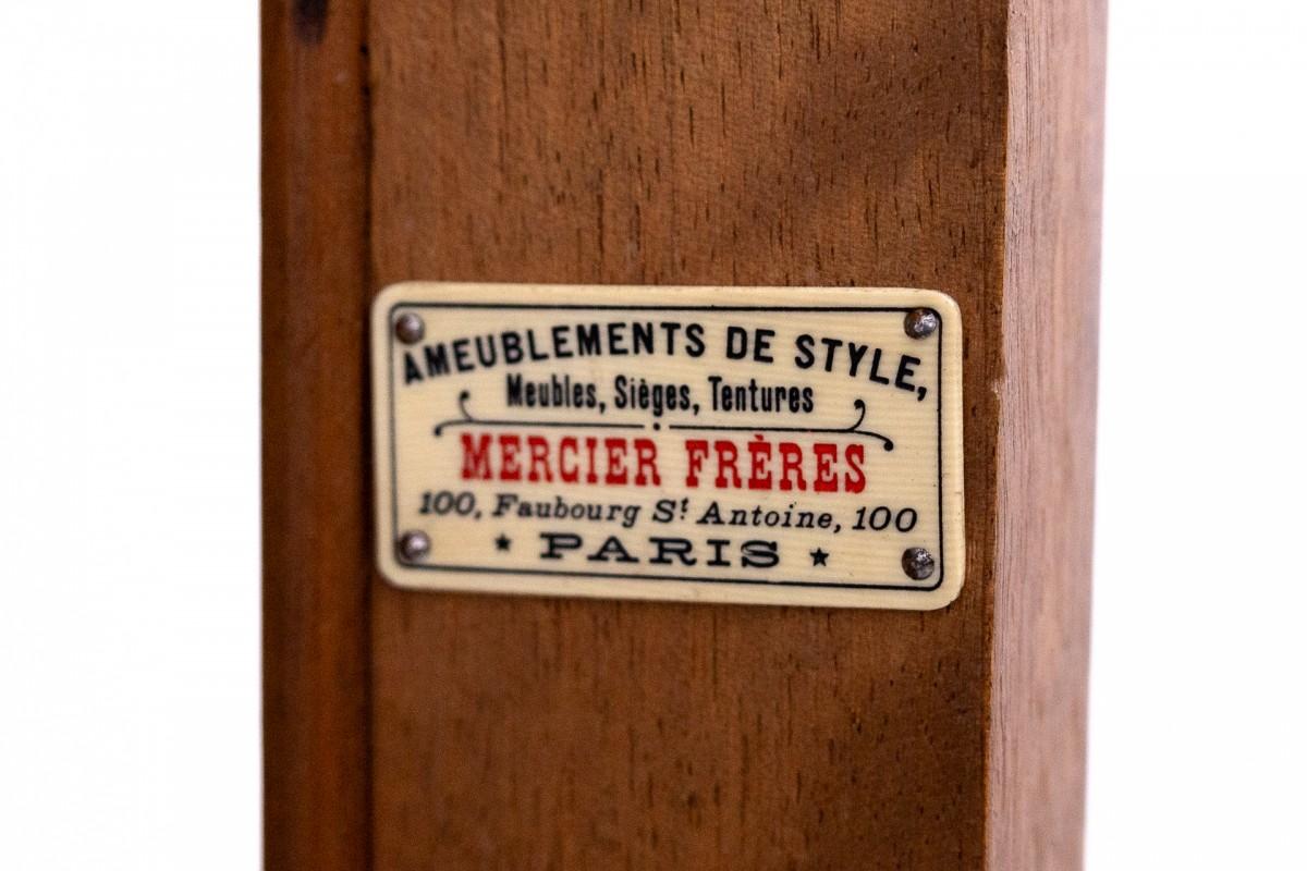 French Signed Mercier Freres cabinet/window display, France, circa 1890.9764 For Sale