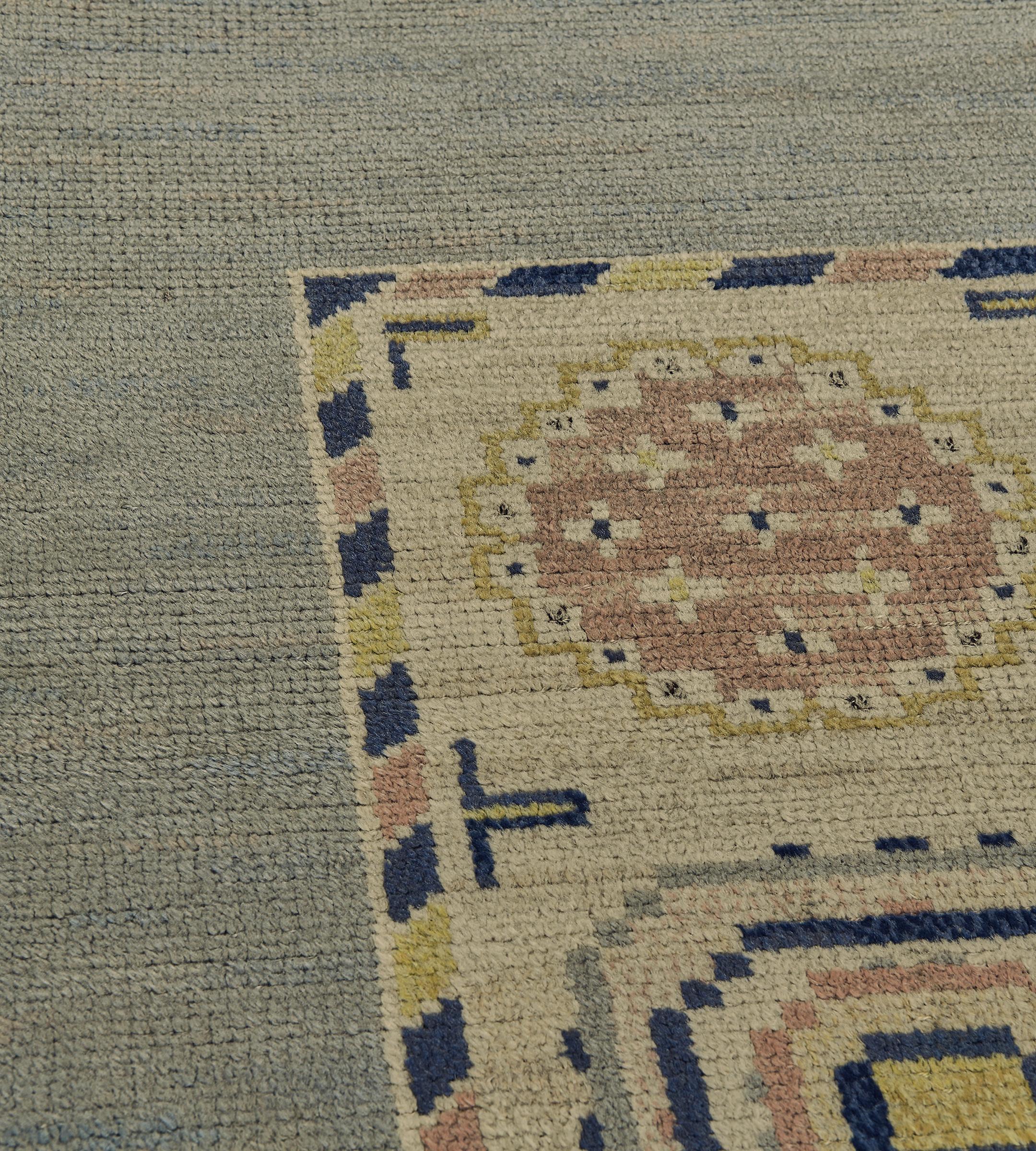 Alfombra decorativa Märta Måås-Fjetterström de mediados del siglo XX, firmada, procedente de Suecia Sueco en venta