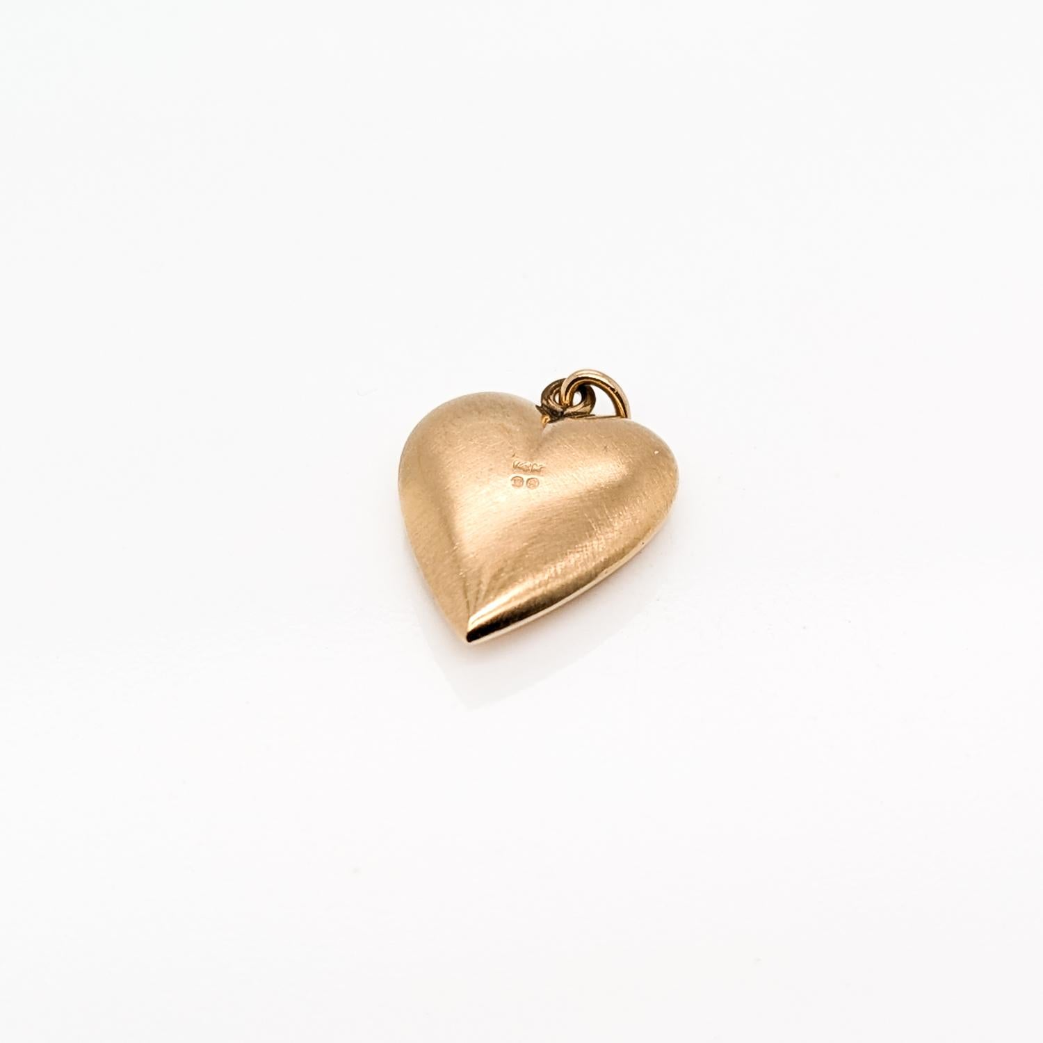 Ciondolo o charm a forma di cuore in raso d'oro 14K firmato Mid-Century di Binder Bros. in vendita 1