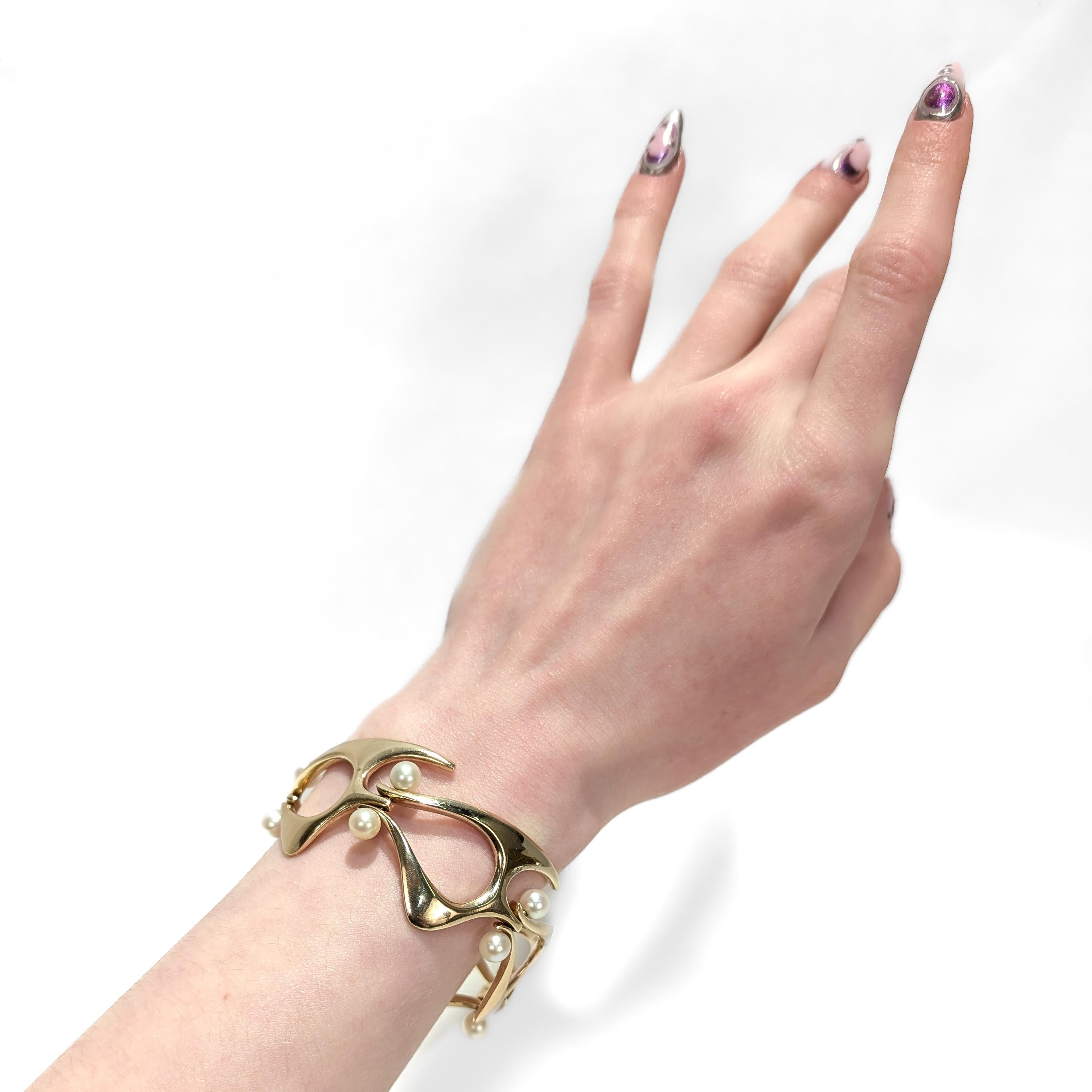 Moderno Bracciale Modernista di metà secolo firmato Ed Wiener in oro 14K e perle A Link in vendita