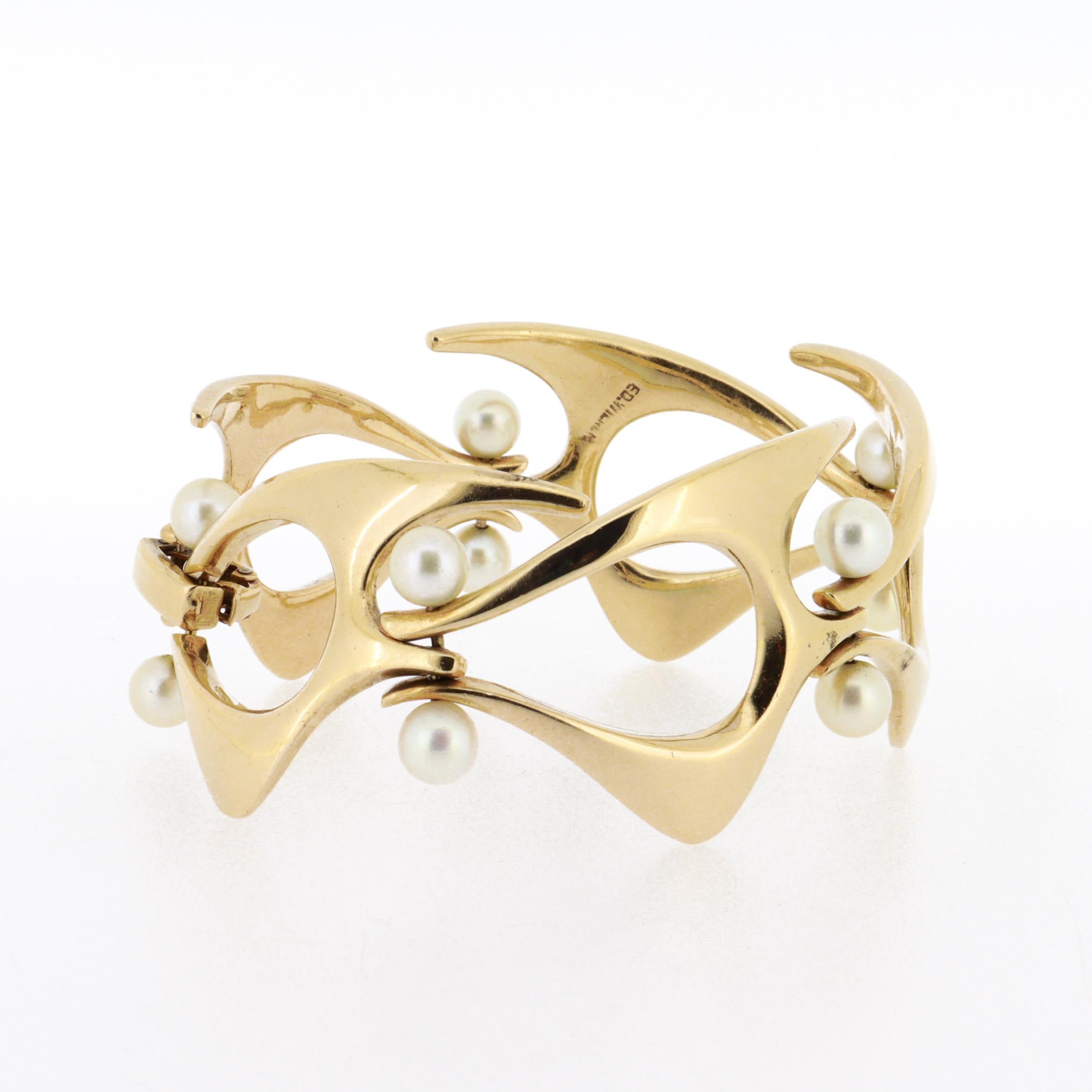 Taglio rotondo Bracciale Modernista di metà secolo firmato Ed Wiener in oro 14K e perle A Link in vendita