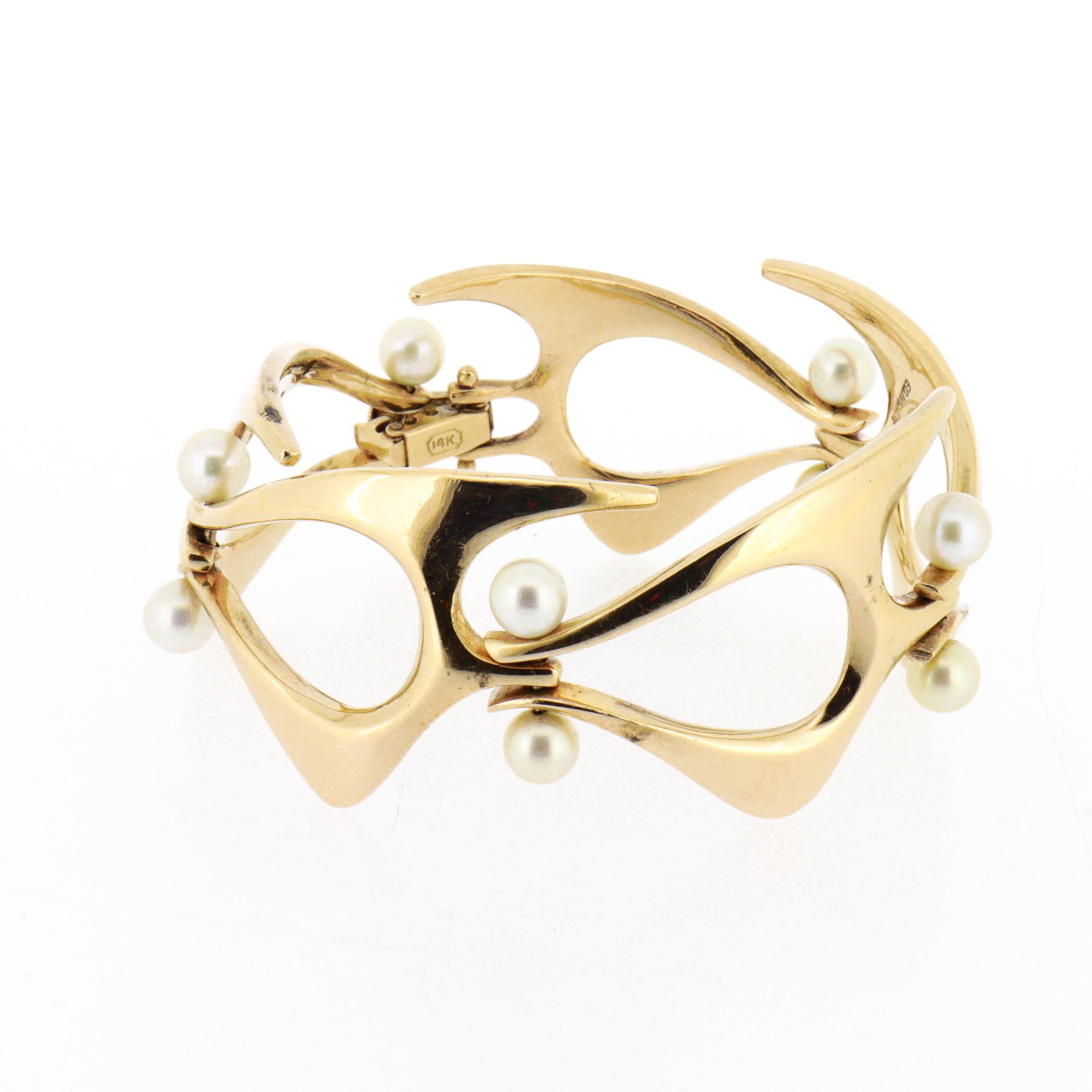 Bracciale Modernista di metà secolo firmato Ed Wiener in oro 14K e perle A Link in vendita 1